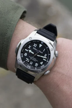 Black French Flair divers’ automatic sport watch