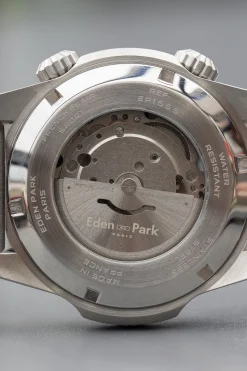 Black French Flair divers’ automatic sport watch