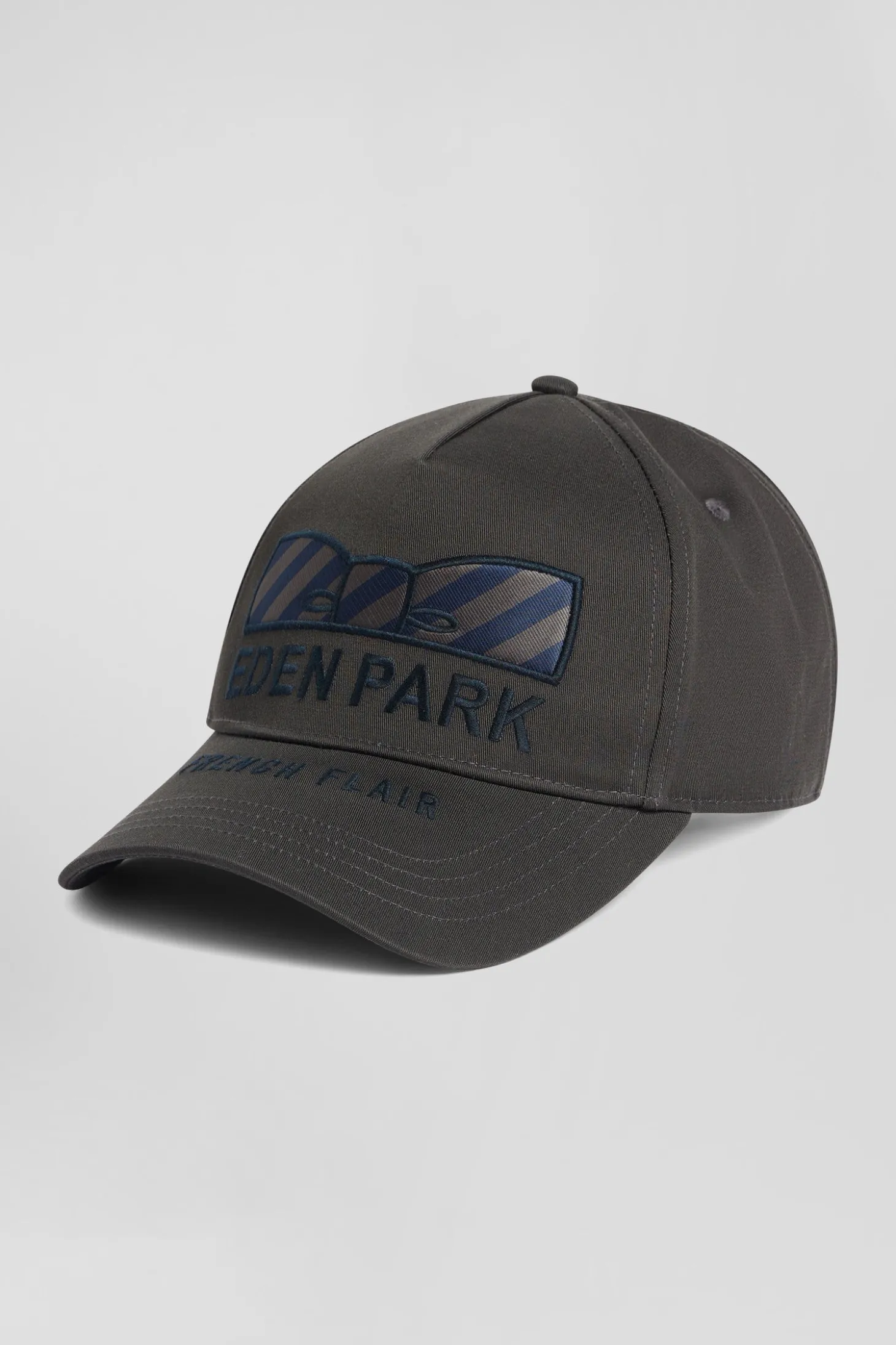 Brown cotton cap with bow tie