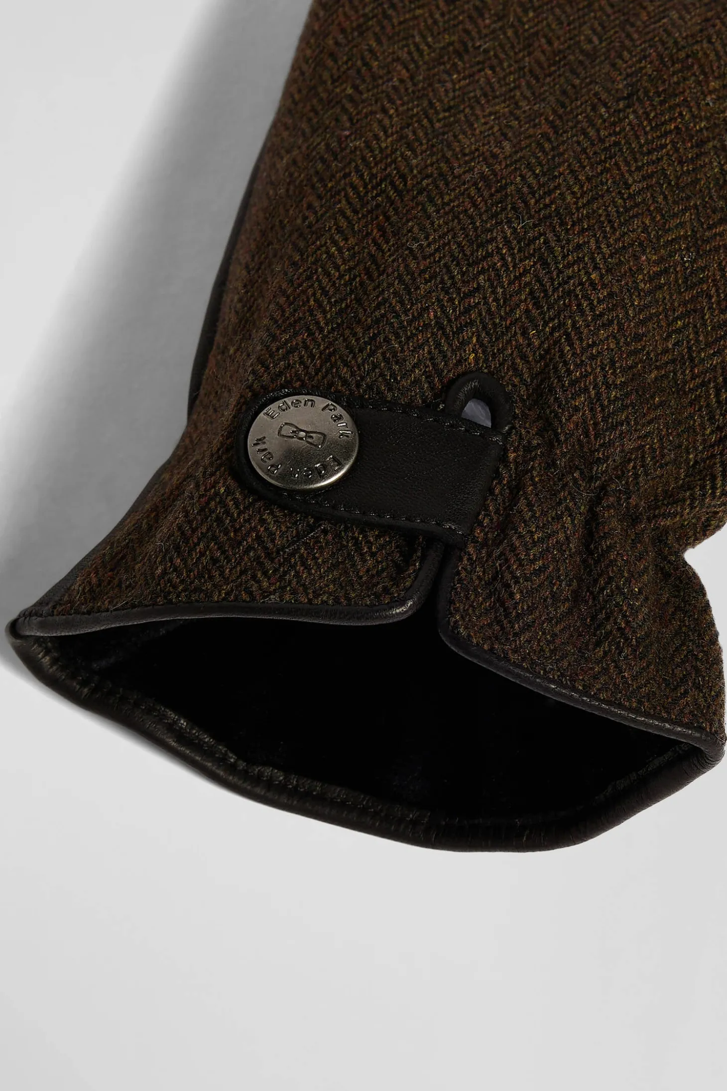 Brown smooth leather gloves