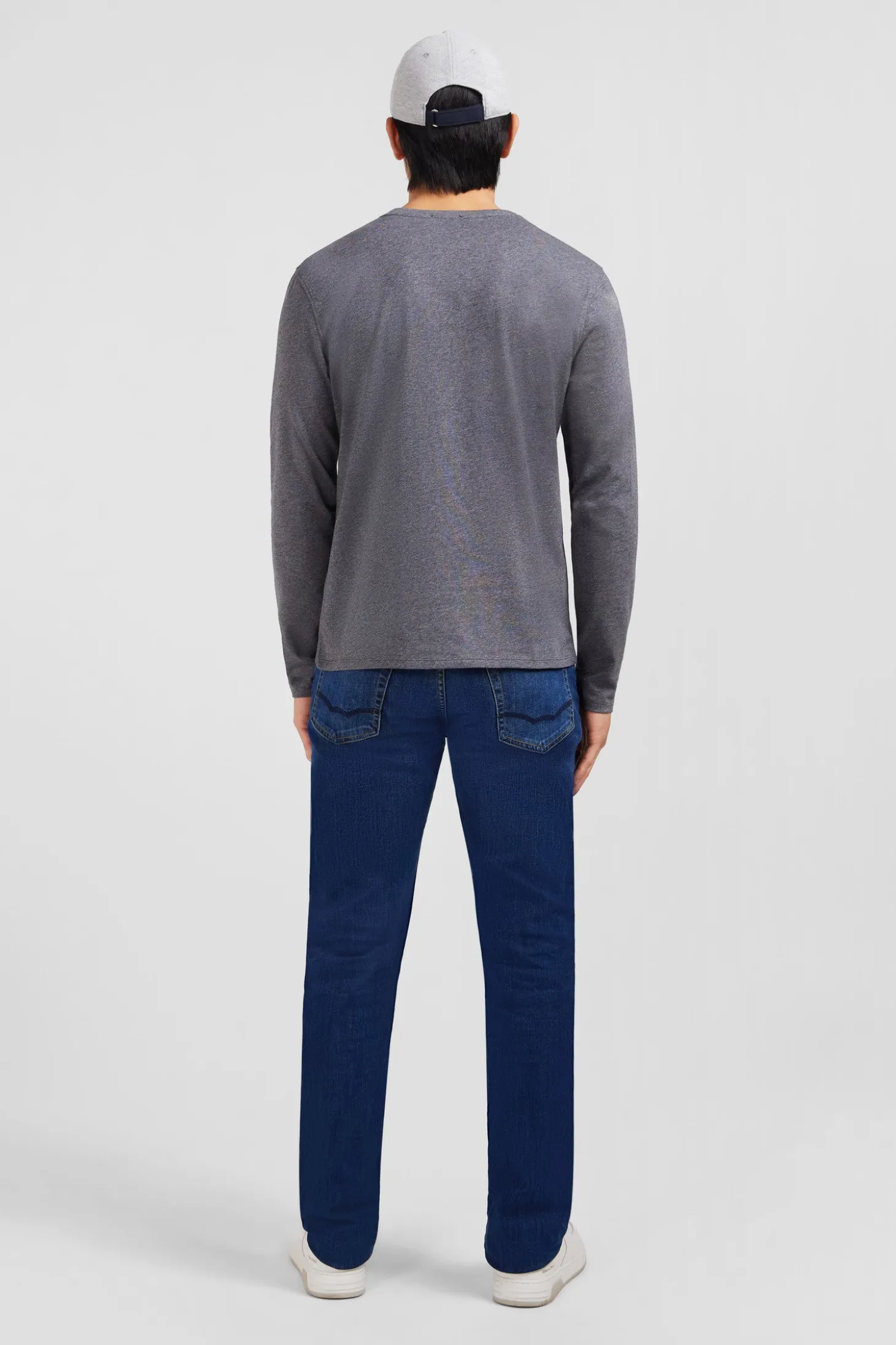 Long sleeved grey cotton t-shirt