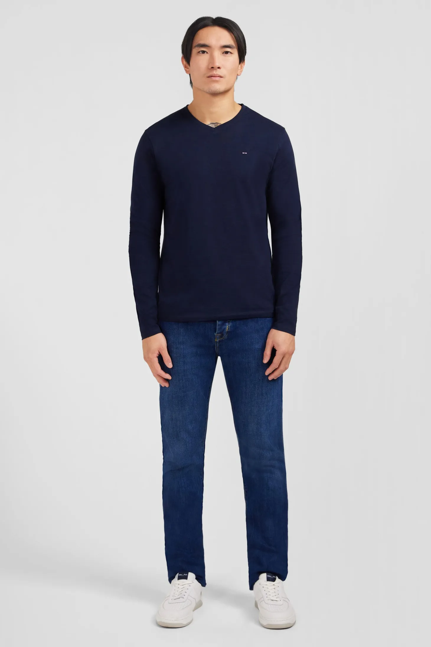 Long sleeved navy blue V neck t-shirt
