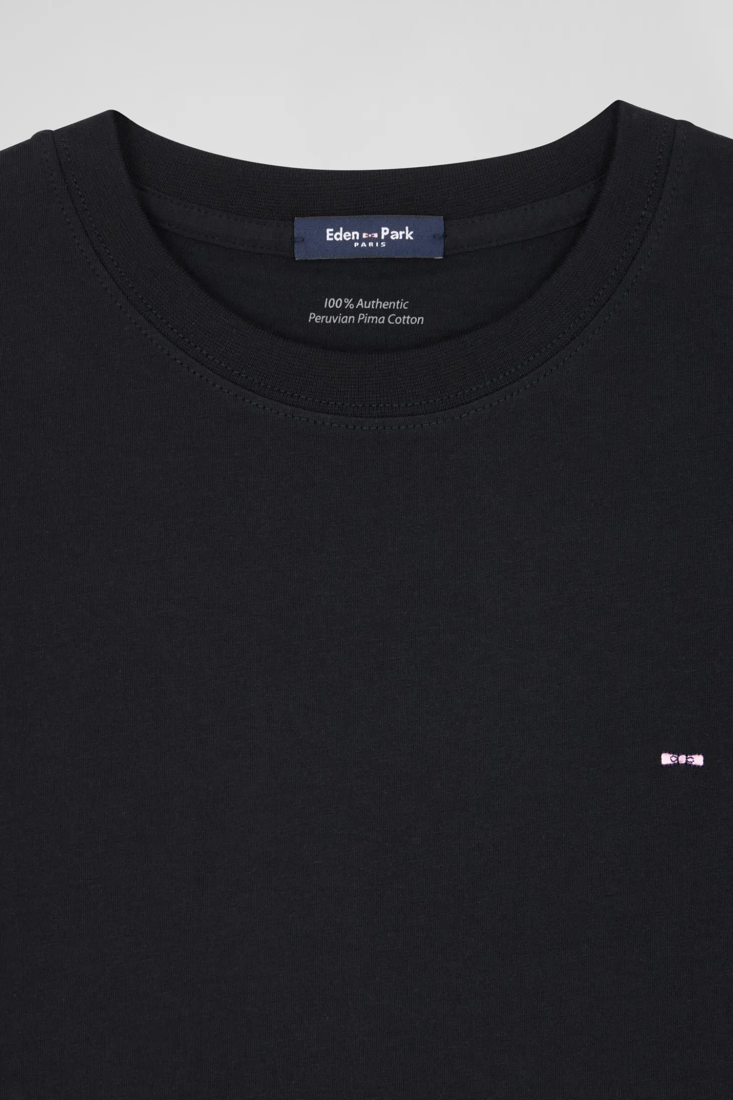 Modern black cotton short-sleeved T-shirt