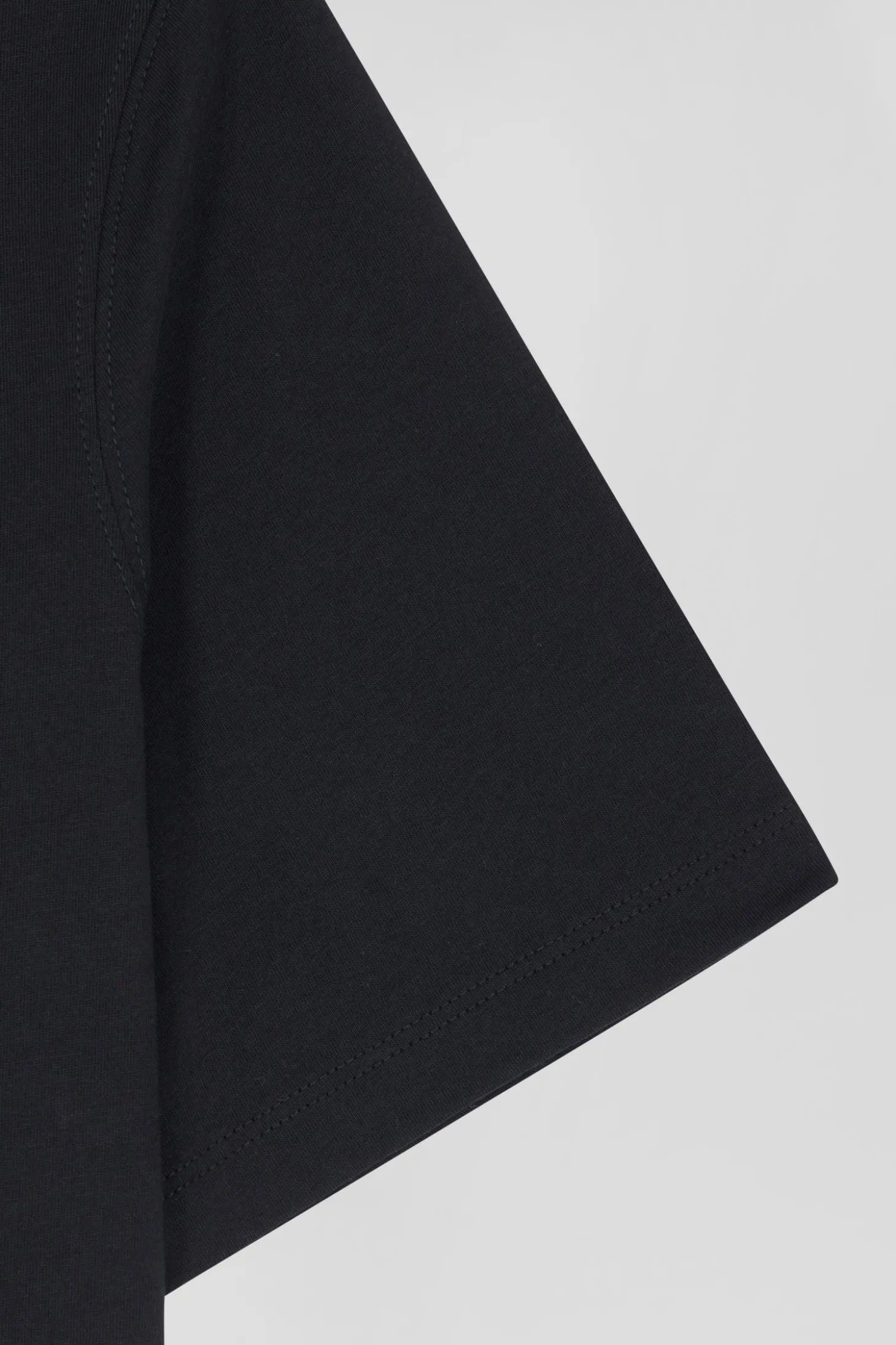 Modern black cotton short-sleeved T-shirt