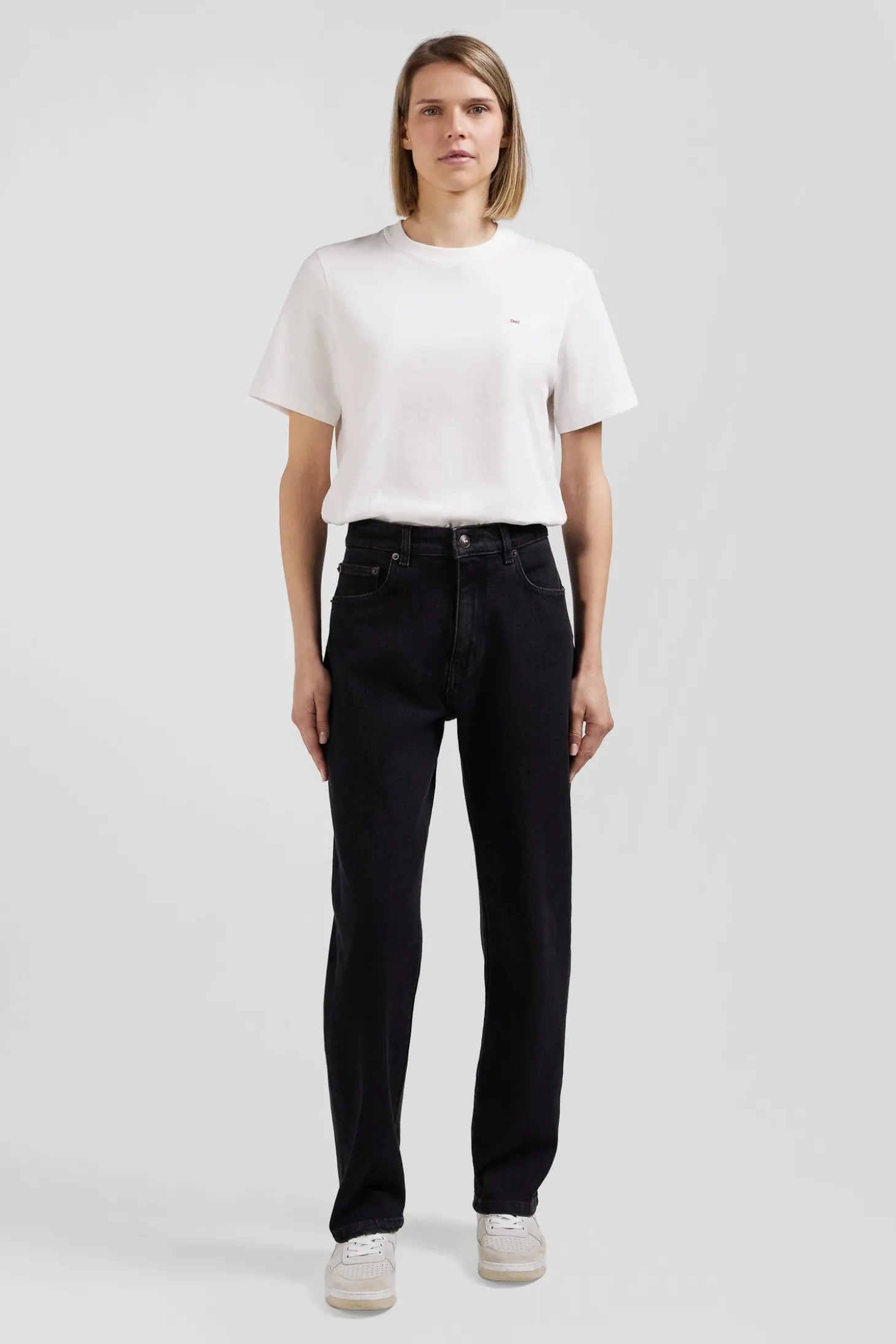 Modern ecru cotton short-sleeved T-shirt