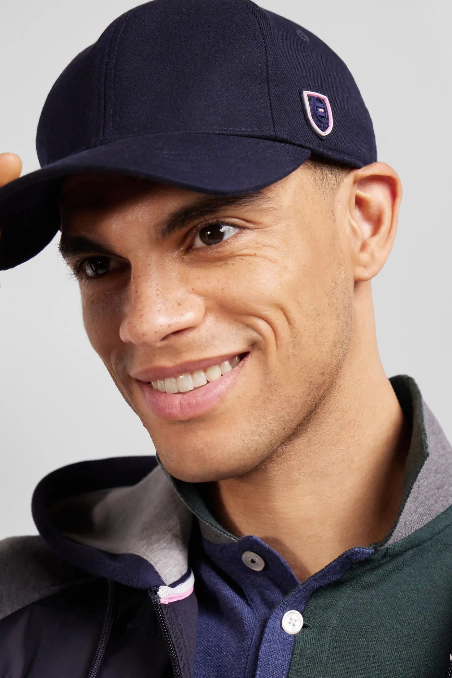 Navy blue cap with rubber badge and tricolour trim