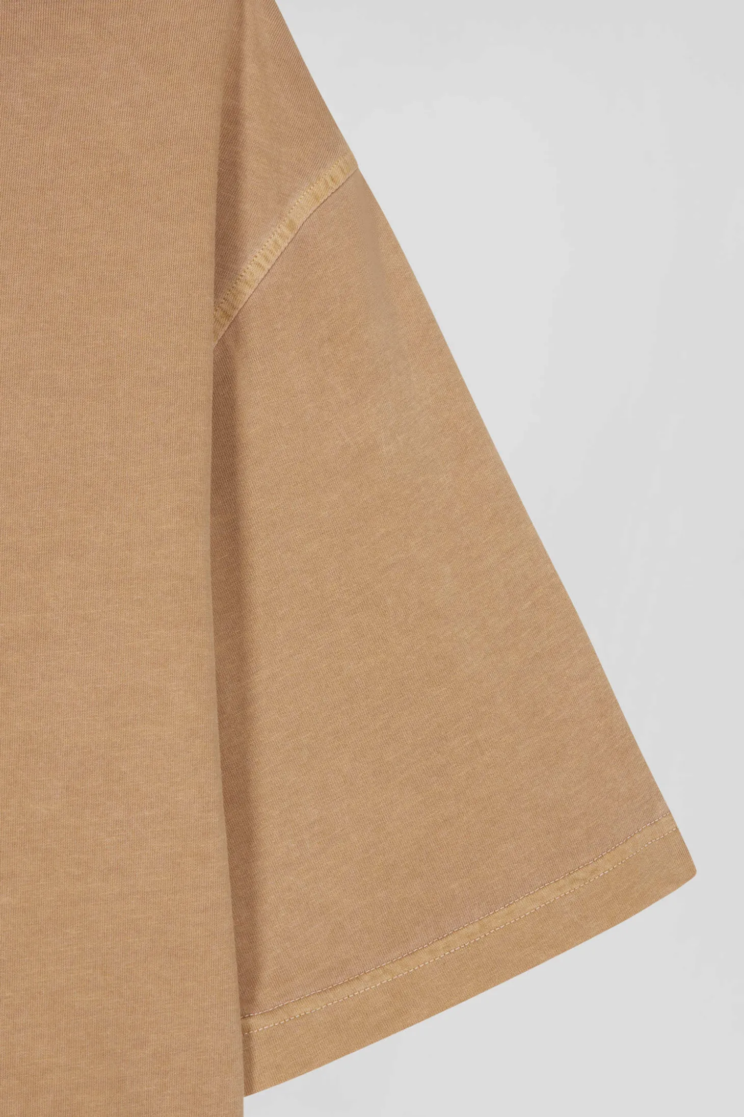 Oversize camel unisex short-sleeved T-shirt in overdyed cotton