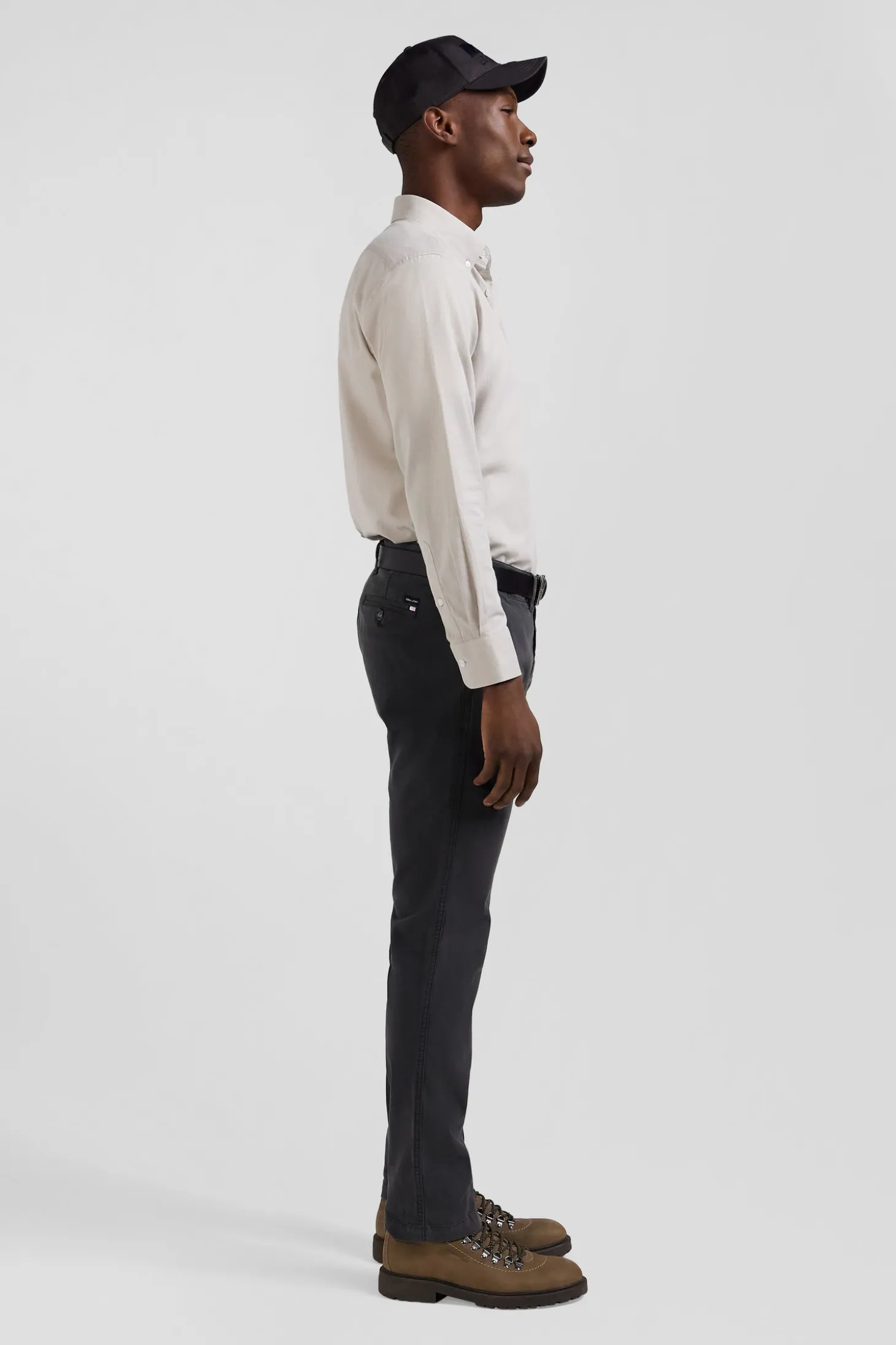 Regular anthracite grey chino trousers in stretch cotton gabardine