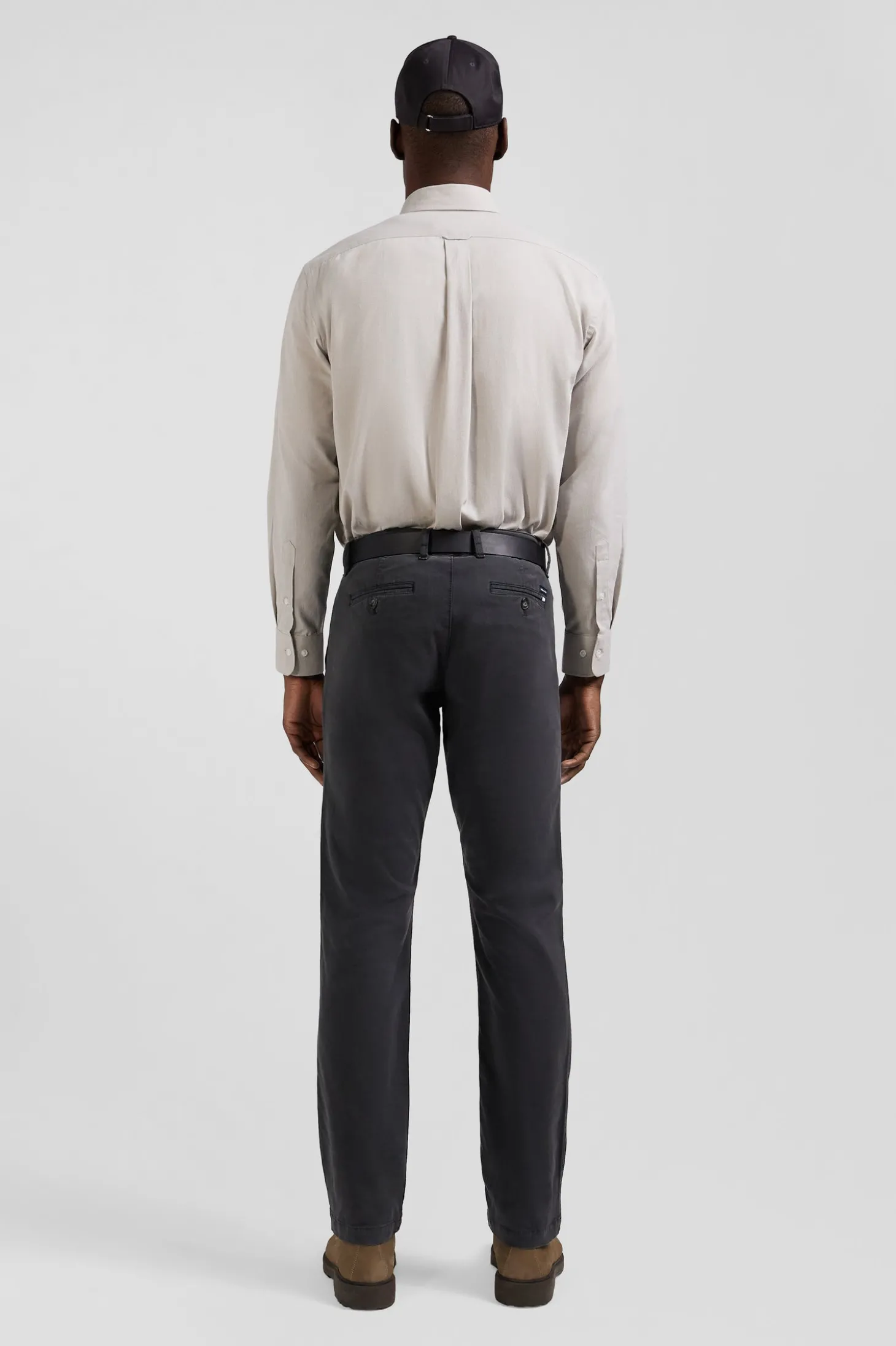 Regular anthracite grey chino trousers in stretch cotton gabardine