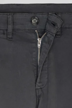 Regular anthracite grey chino trousers in stretch cotton gabardine