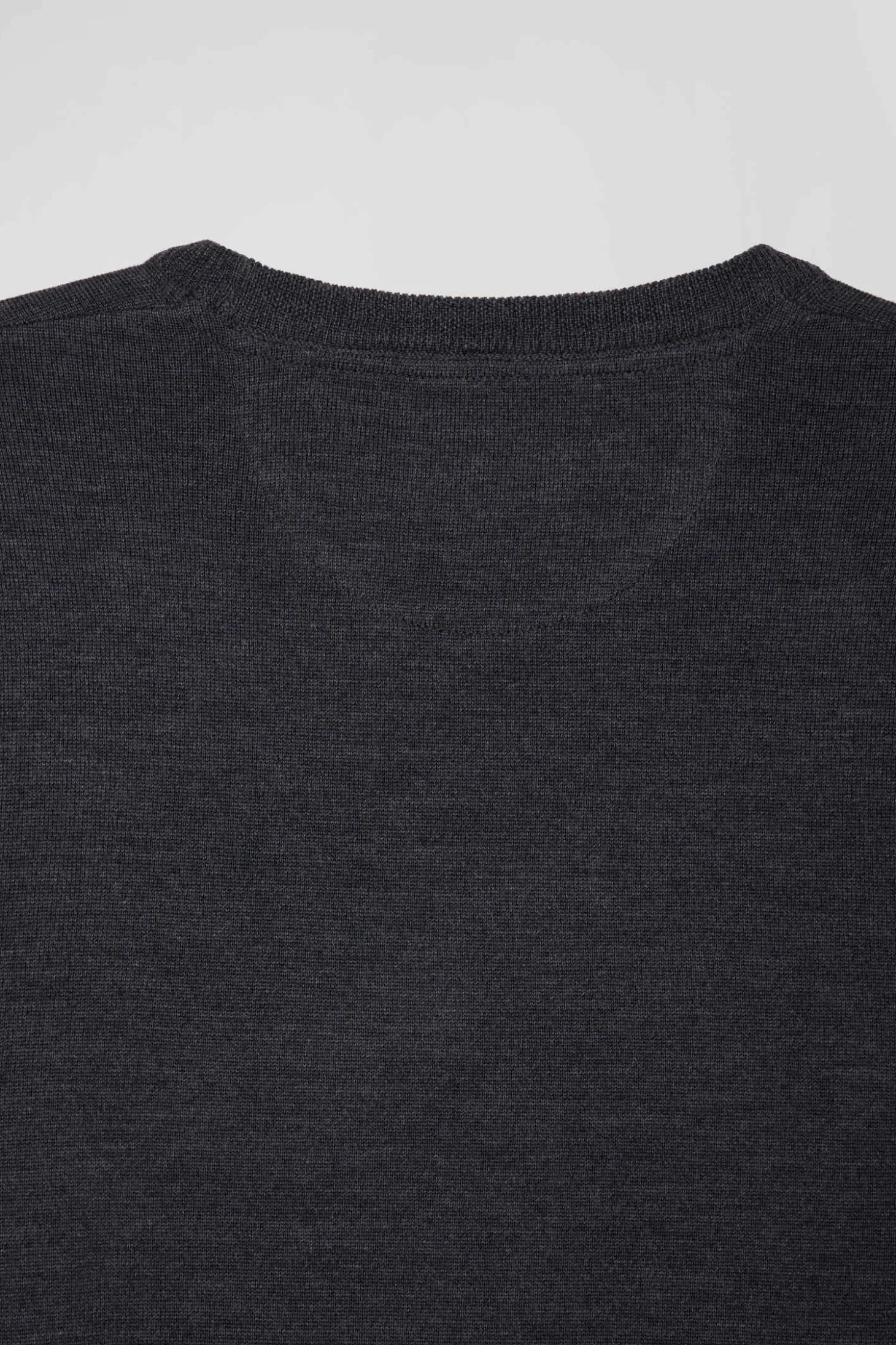 Regular anthracite grey merino wool V-neck jumper