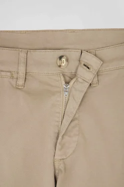 Regular beige chino trousers in stretch cotton gabardine