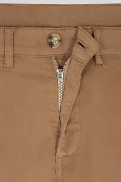 Regular brown chino trousers in stretch cotton gabardine