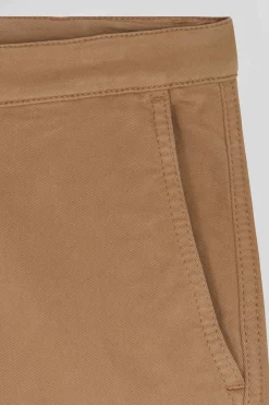 Regular brown chino trousers in stretch cotton gabardine
