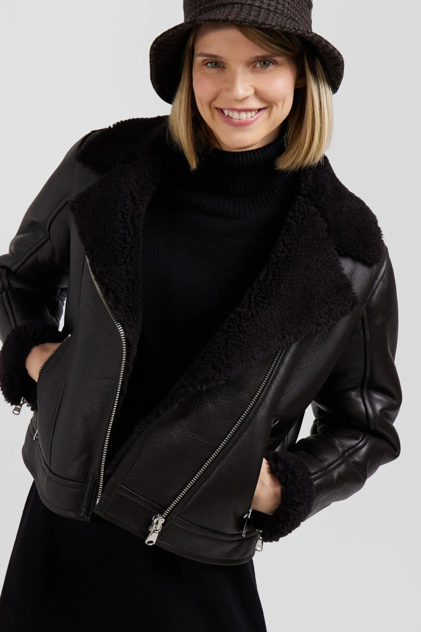 Regular brown leather zip-up jacket