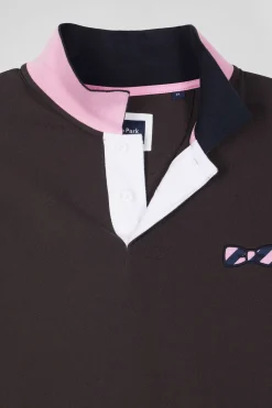Regular brown short-sleeved cotton piqué polo shirt with striped embroidery