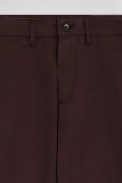 Regular burgundy chino trousers in stretch cotton gabardine
