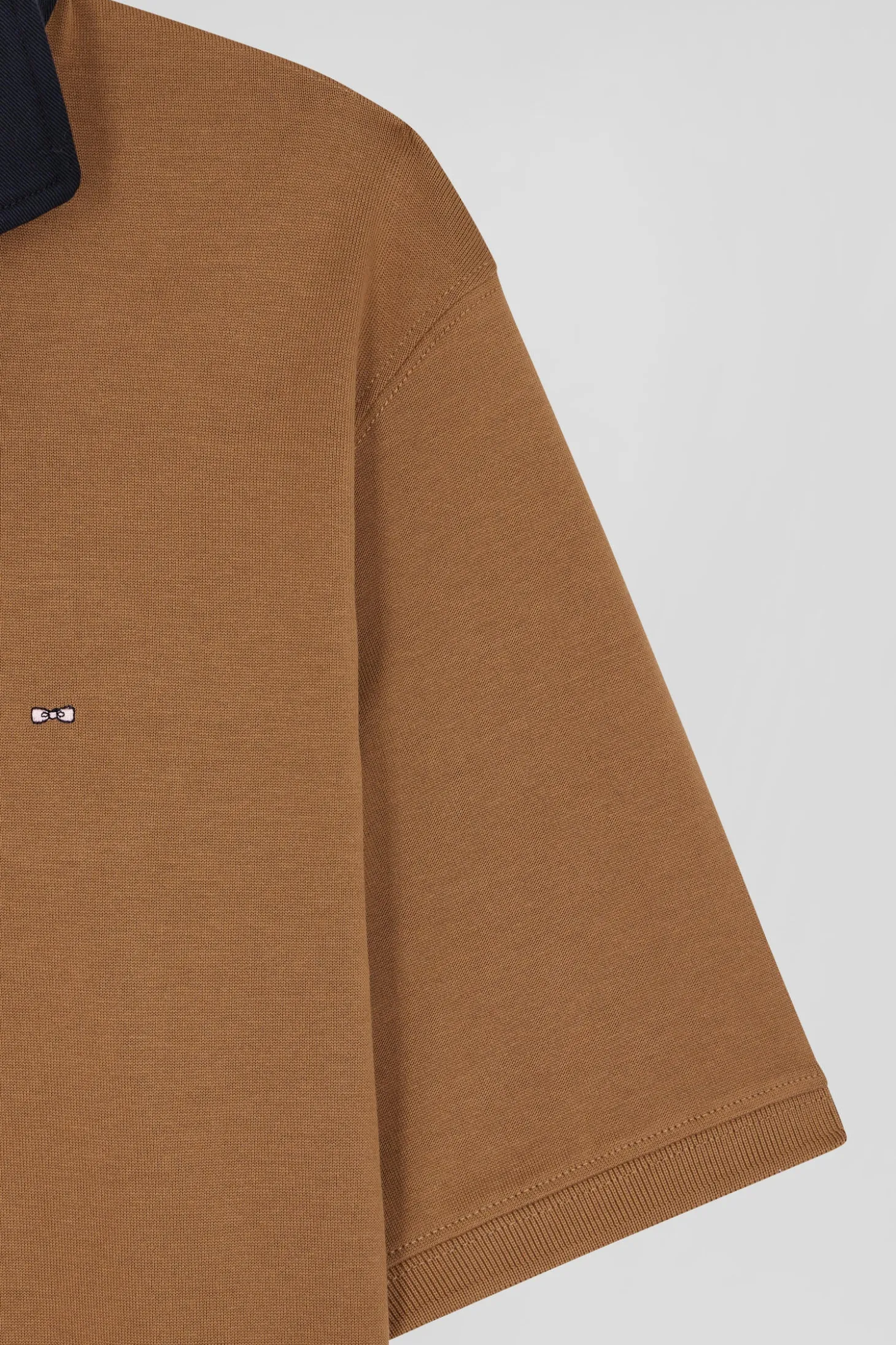 Regular camel cotton rugby shirt with contrasted collar