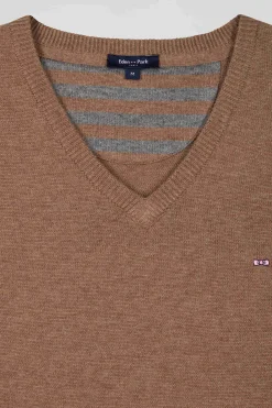 Regular camel wool and cotton V-neck jumper with striped details