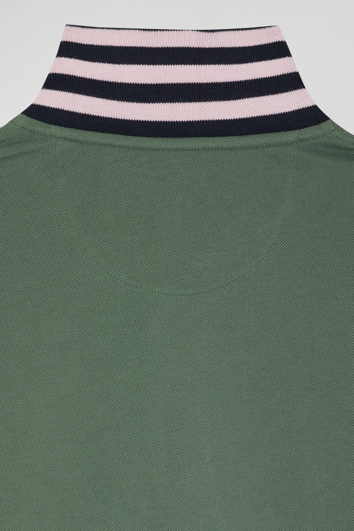 Regular green short-sleeved cotton piqué polo shirt with contrasting details