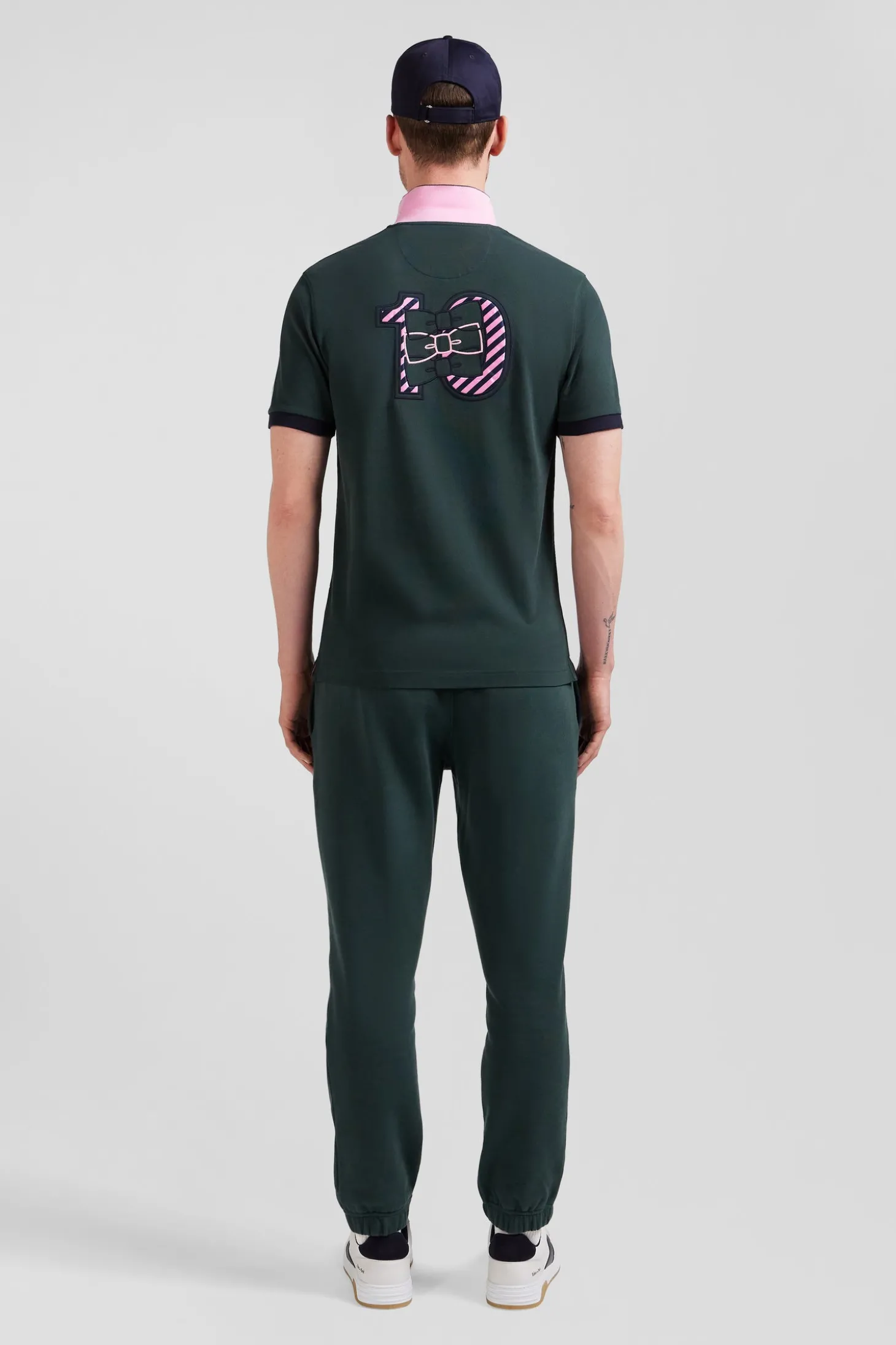 Regular green short-sleeved cotton piqué polo shirt with striped embroidery