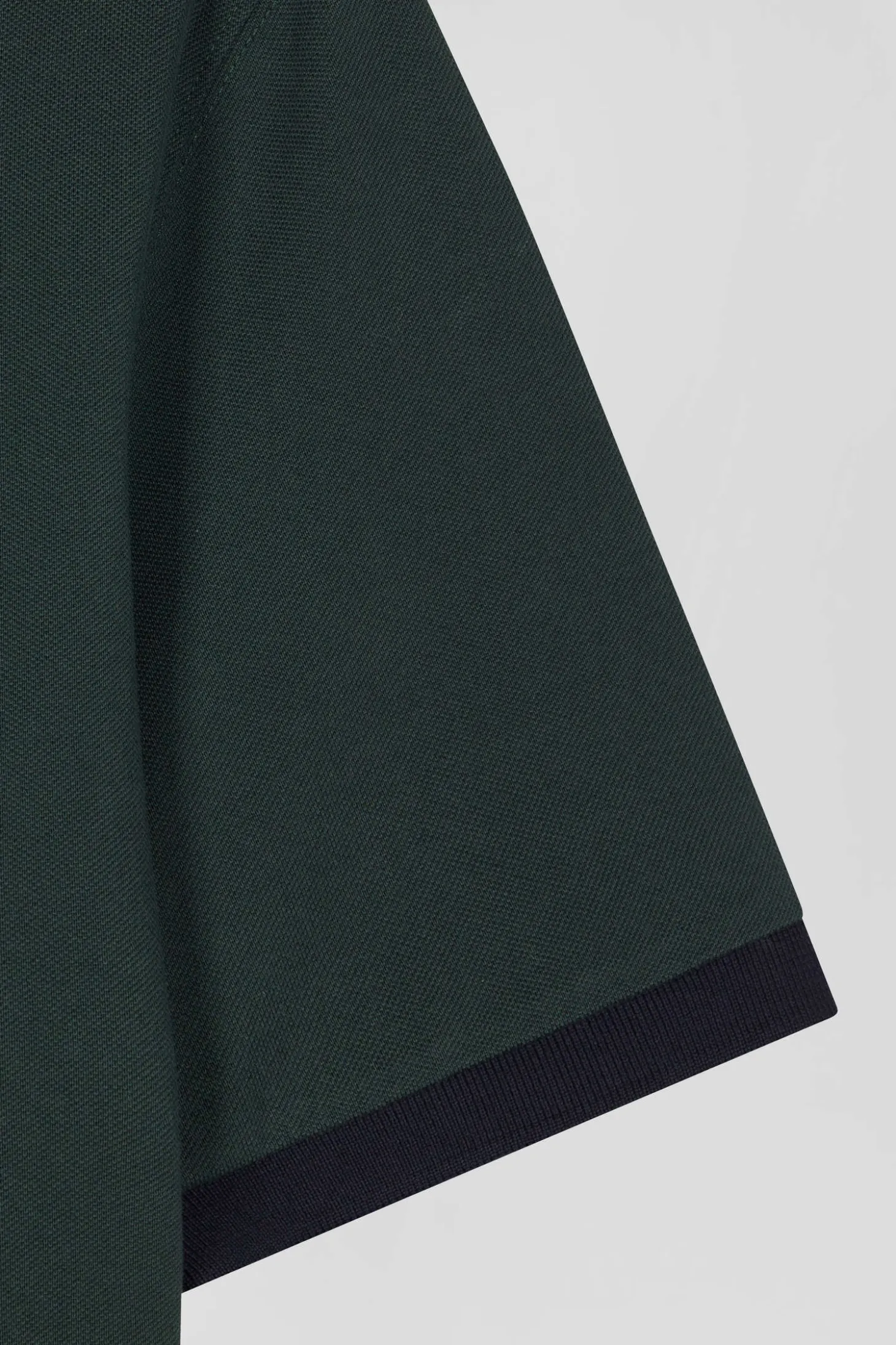 Regular green short-sleeved cotton piqué polo shirt with striped embroidery