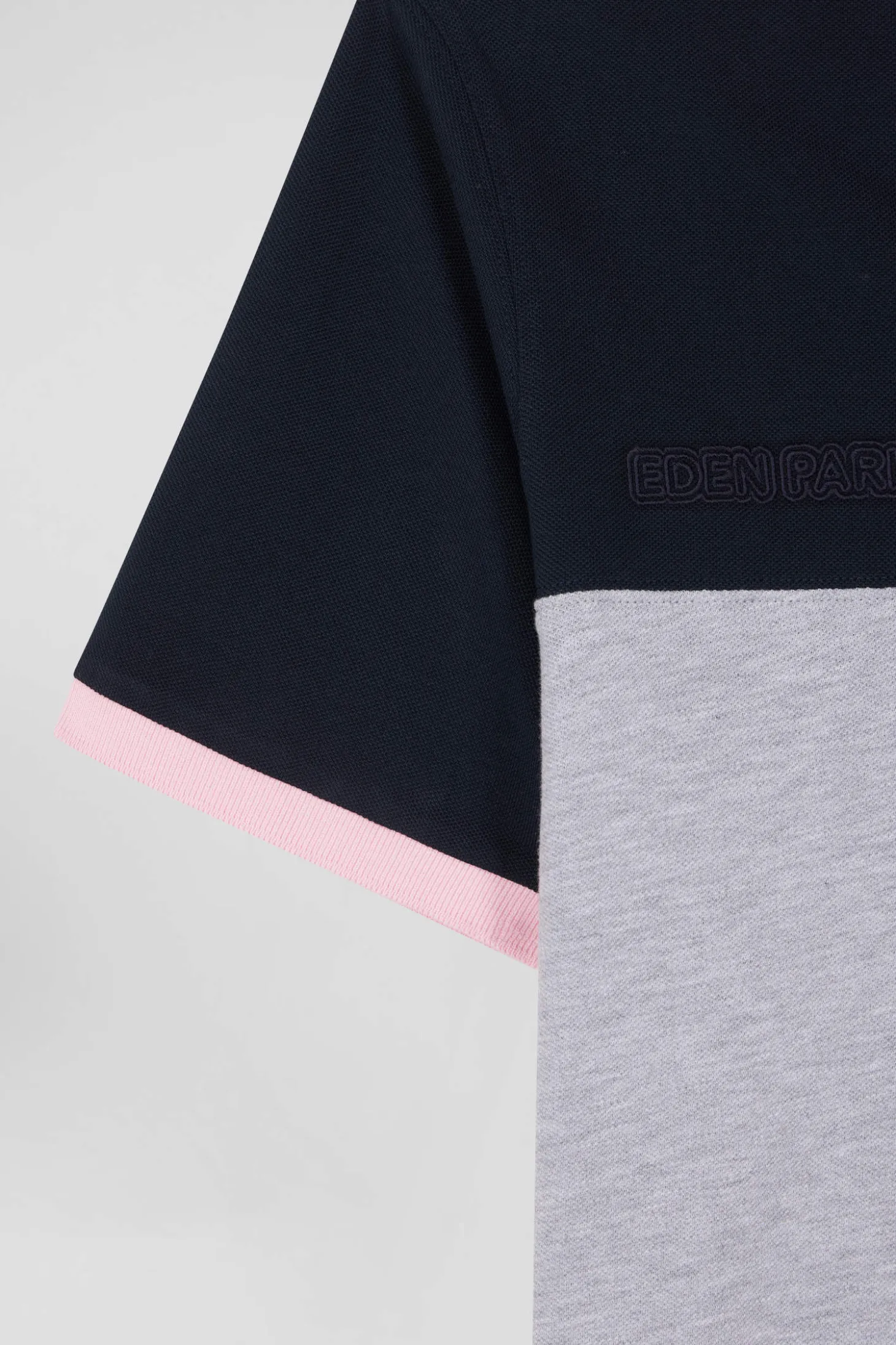 Regular grey short-sleeved cotton piqué polo shirt with bow tie embroidery and contrasting details