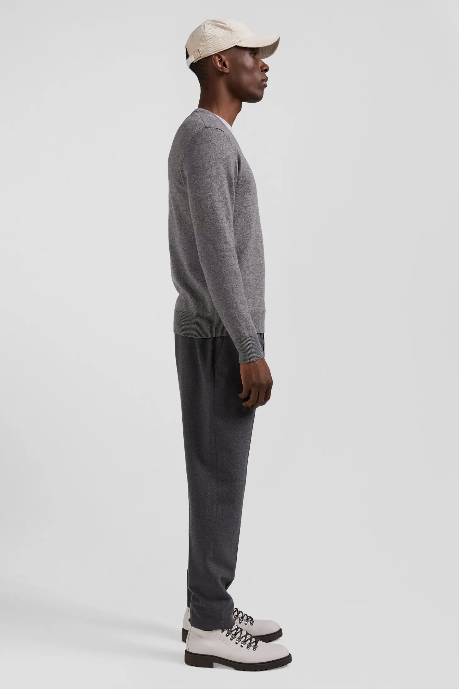 Regular grey wool and cotton V-neck jumper with striped details