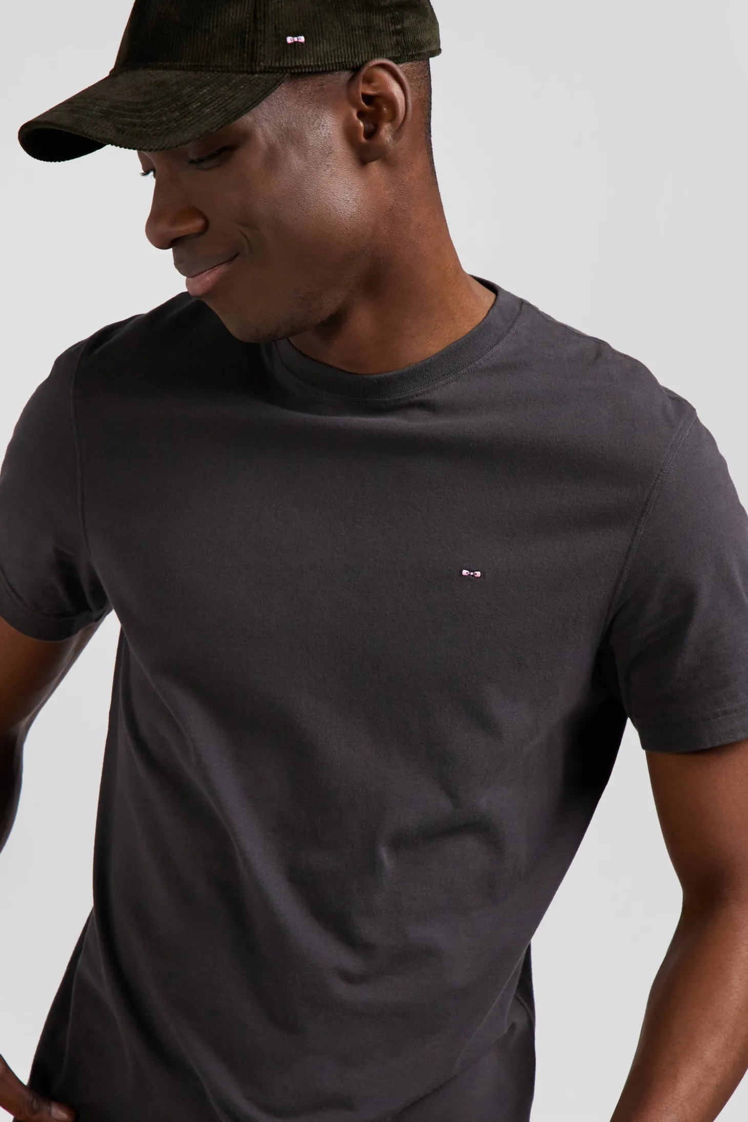 Regular khaki short-sleeved cotton T-shirt with back patch