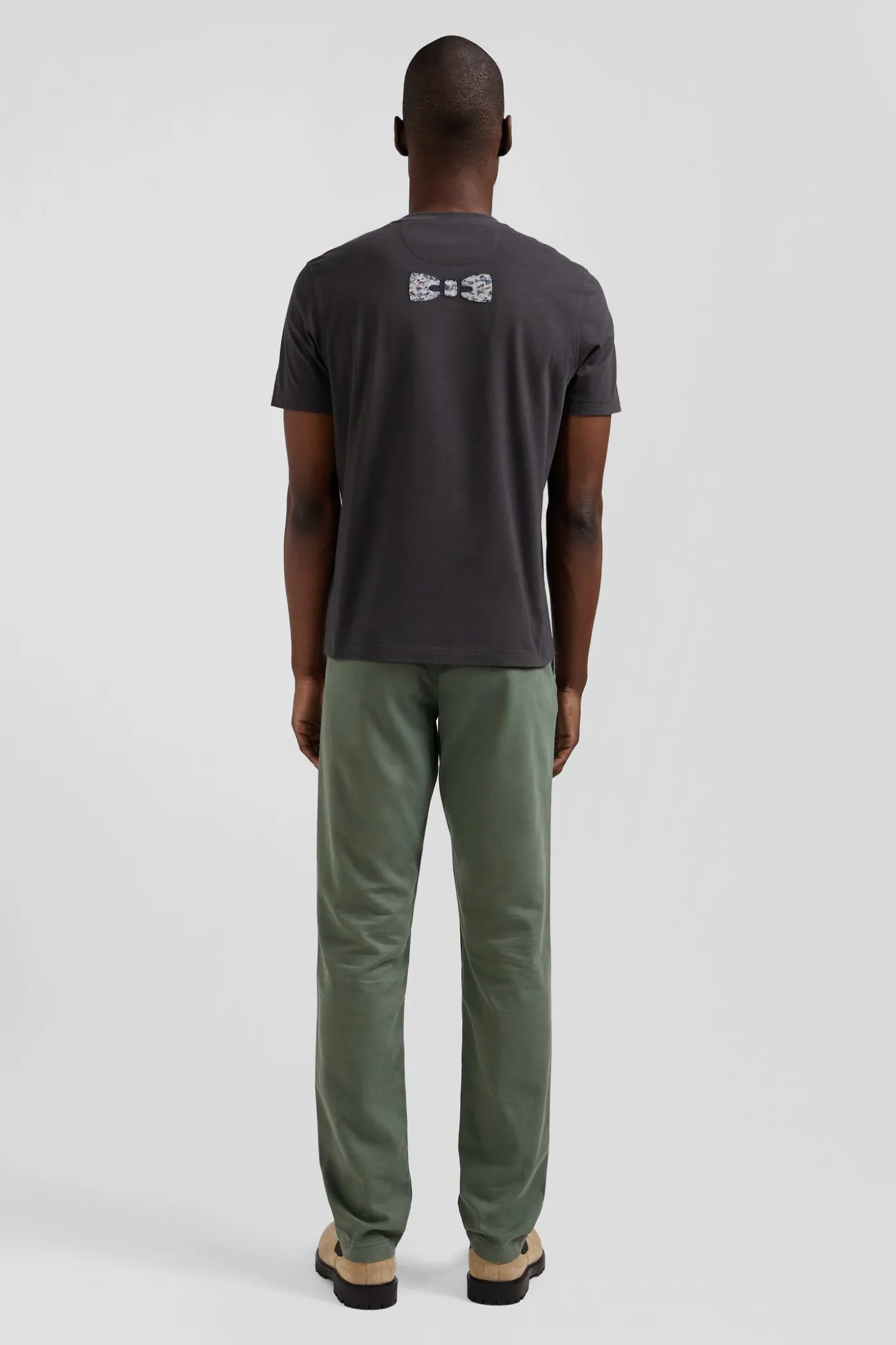 Regular khaki short-sleeved cotton T-shirt with back patch