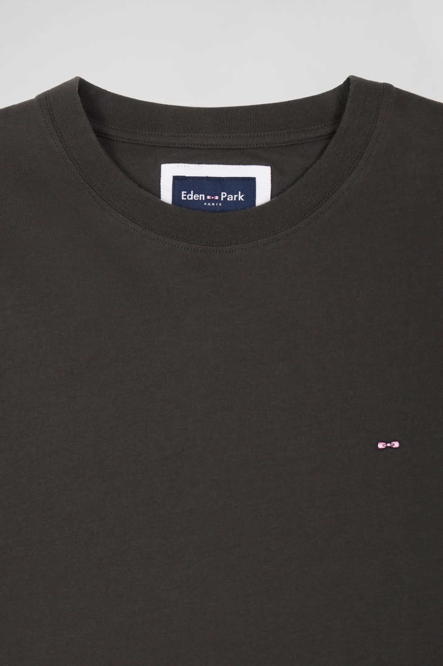 Regular khaki short-sleeved cotton T-shirt with back patch