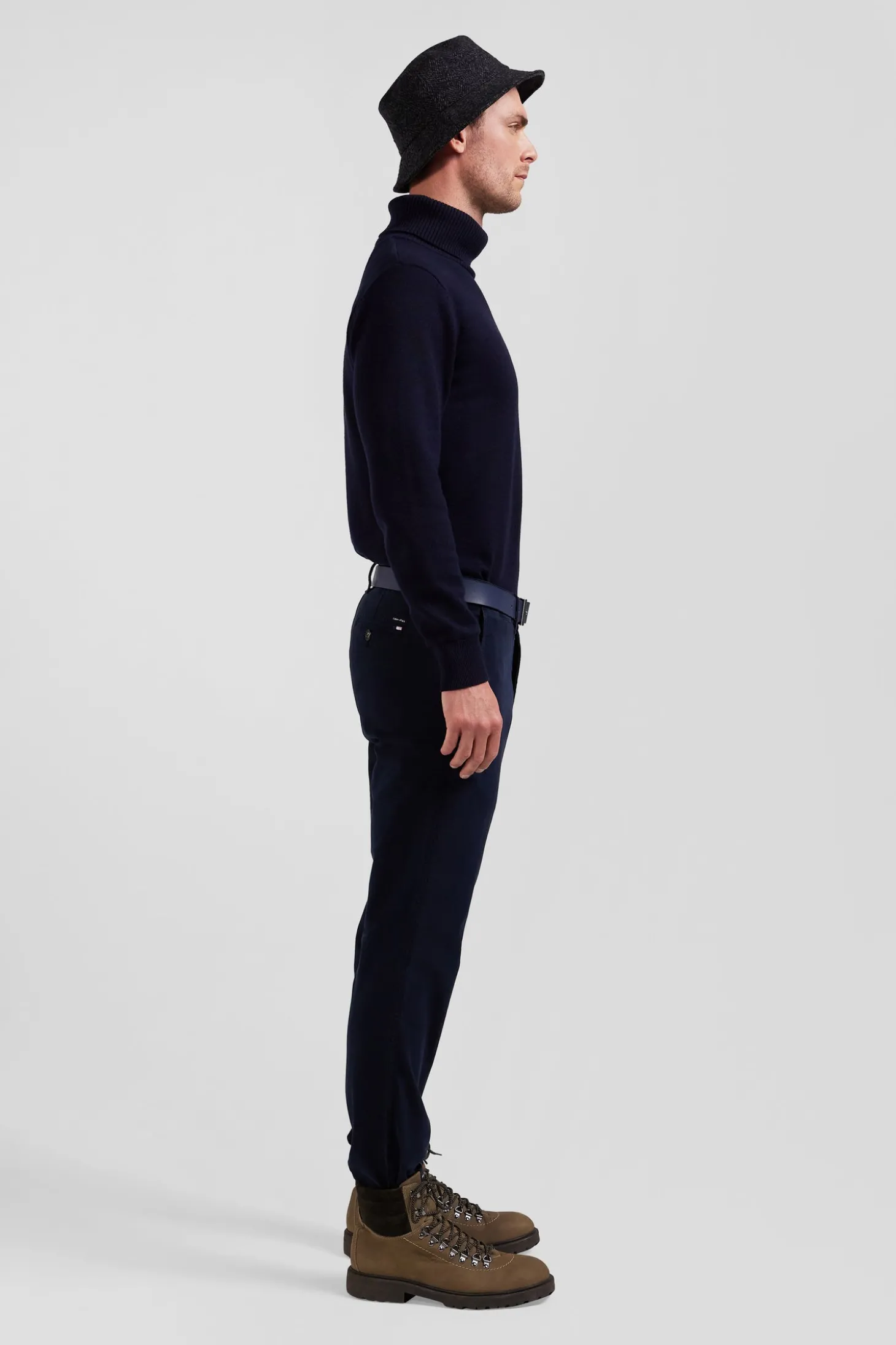 Regular navy blue chino trousers in stretch cotton gabardine