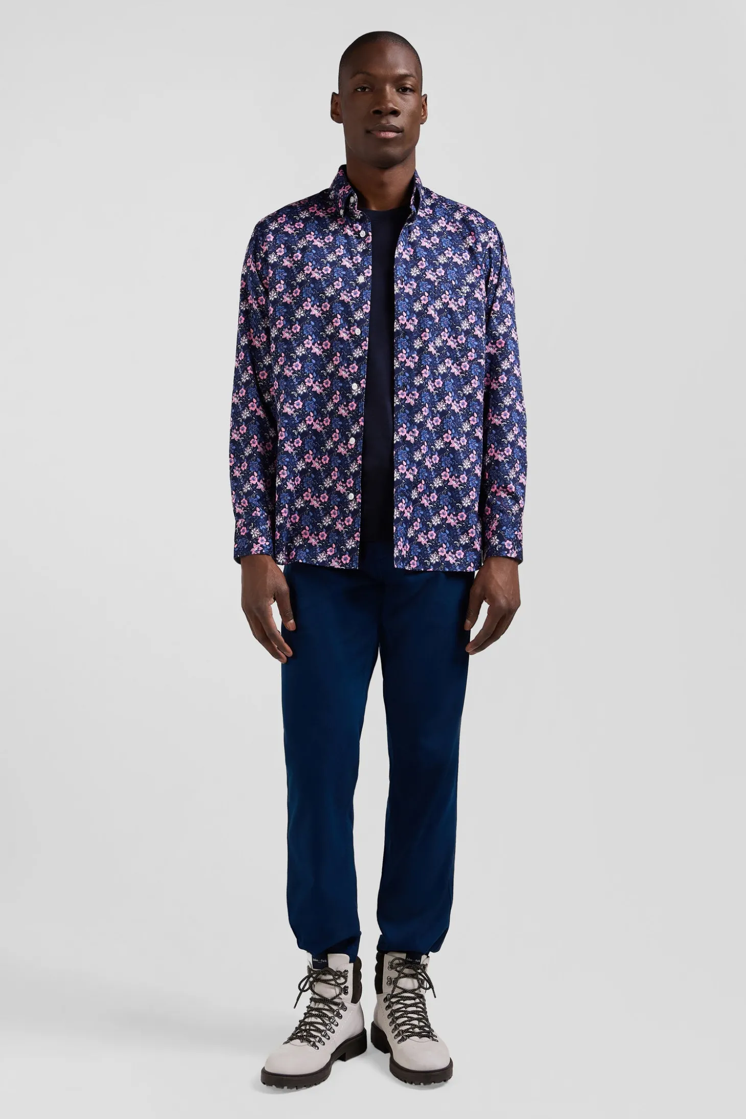 Regular navy blue cotton twill shirt with pink floral print