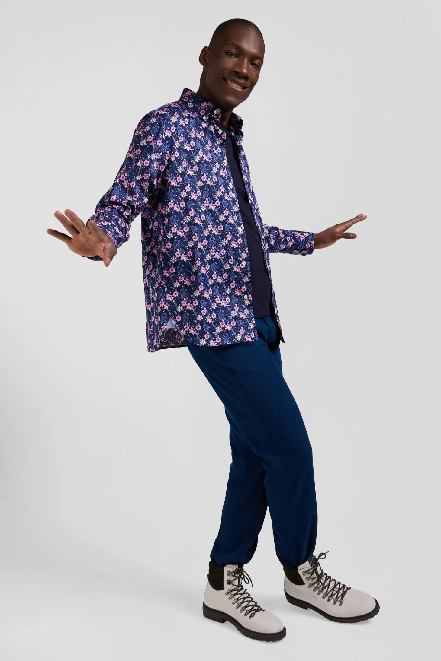 Regular navy blue cotton twill shirt with pink floral print