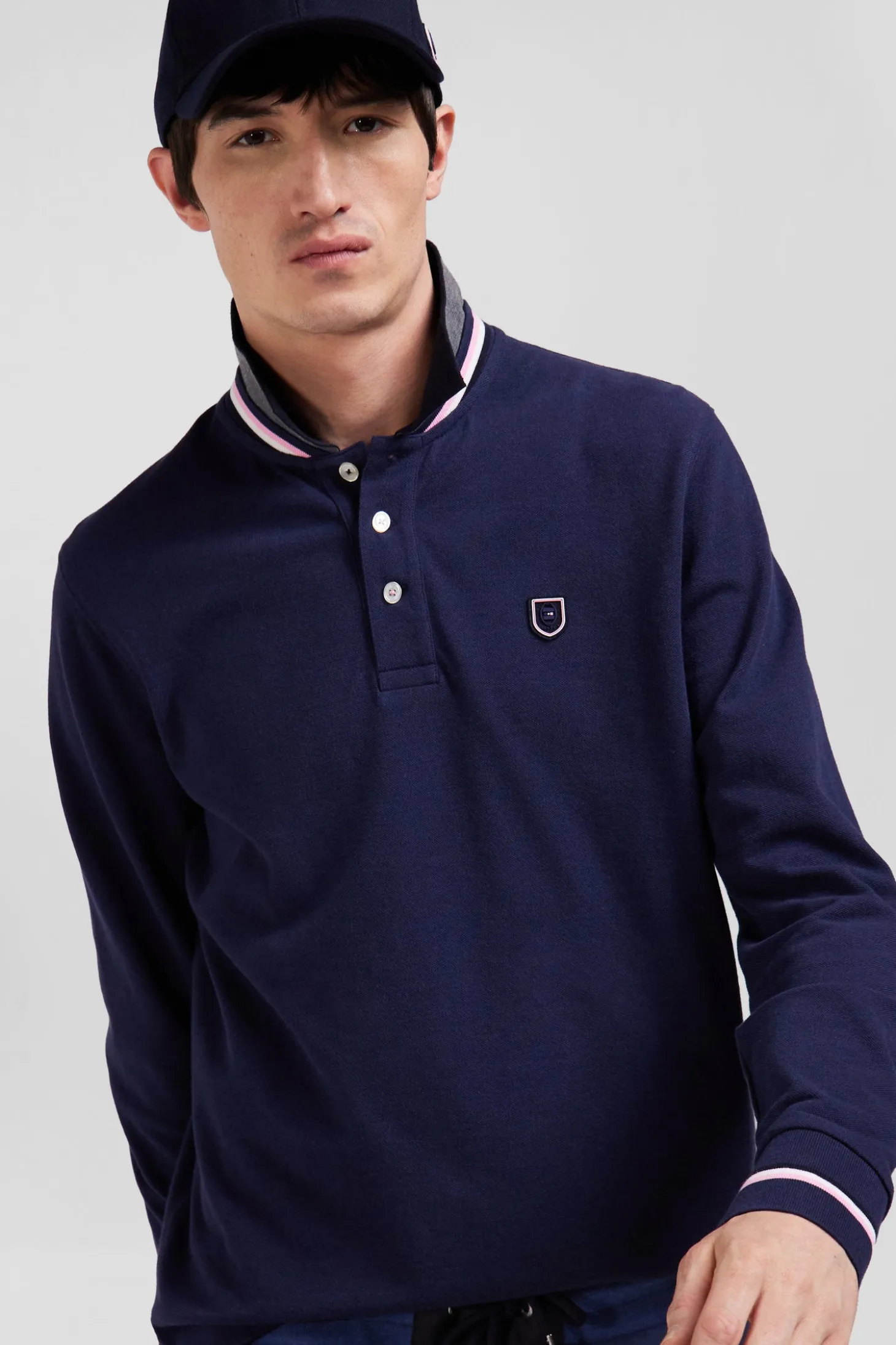 Regular navy blue long-sleeved cotton piqué polo shirt with rubber badge