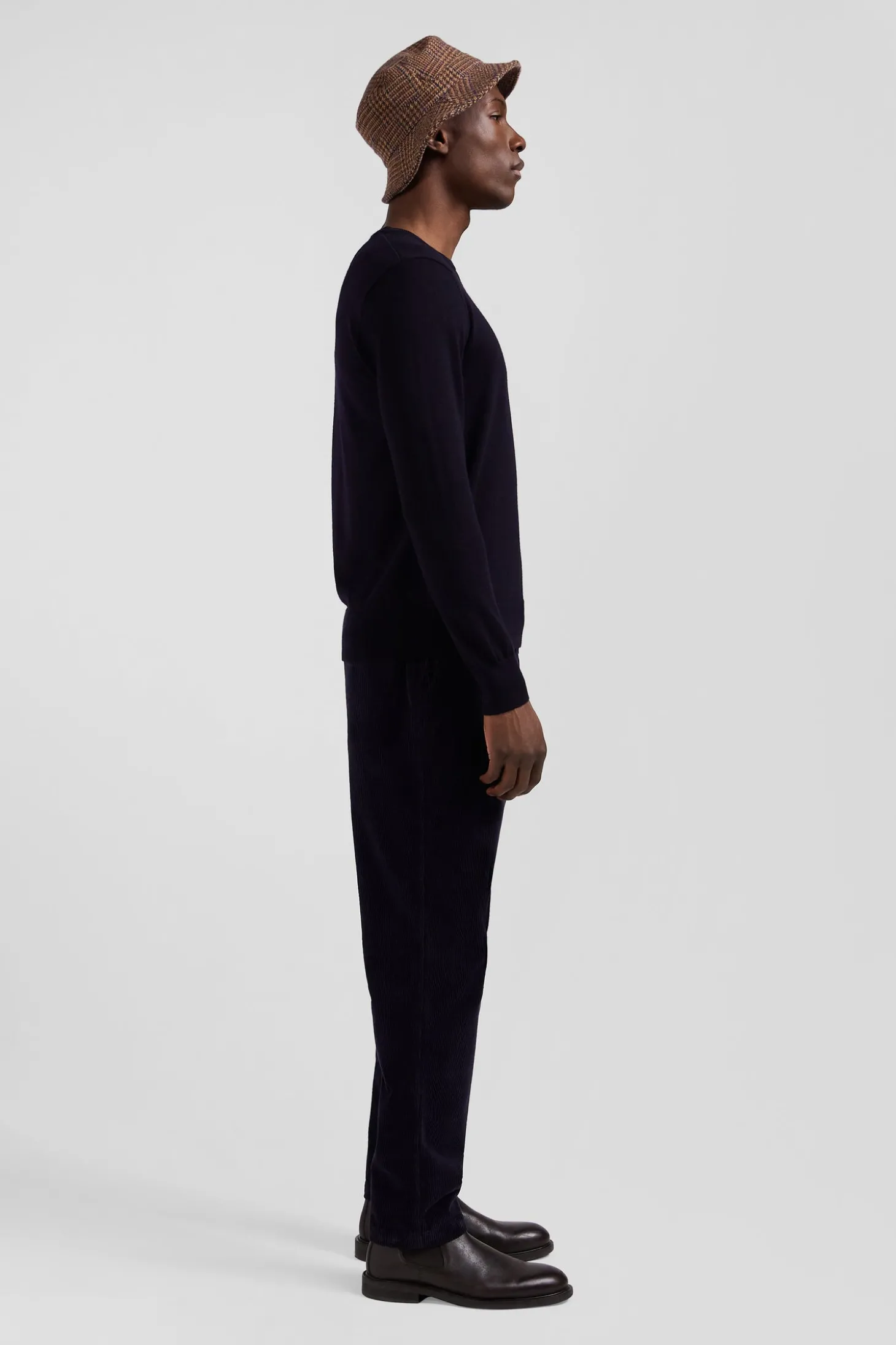 Regular navy blue merino wool V-neck jumper