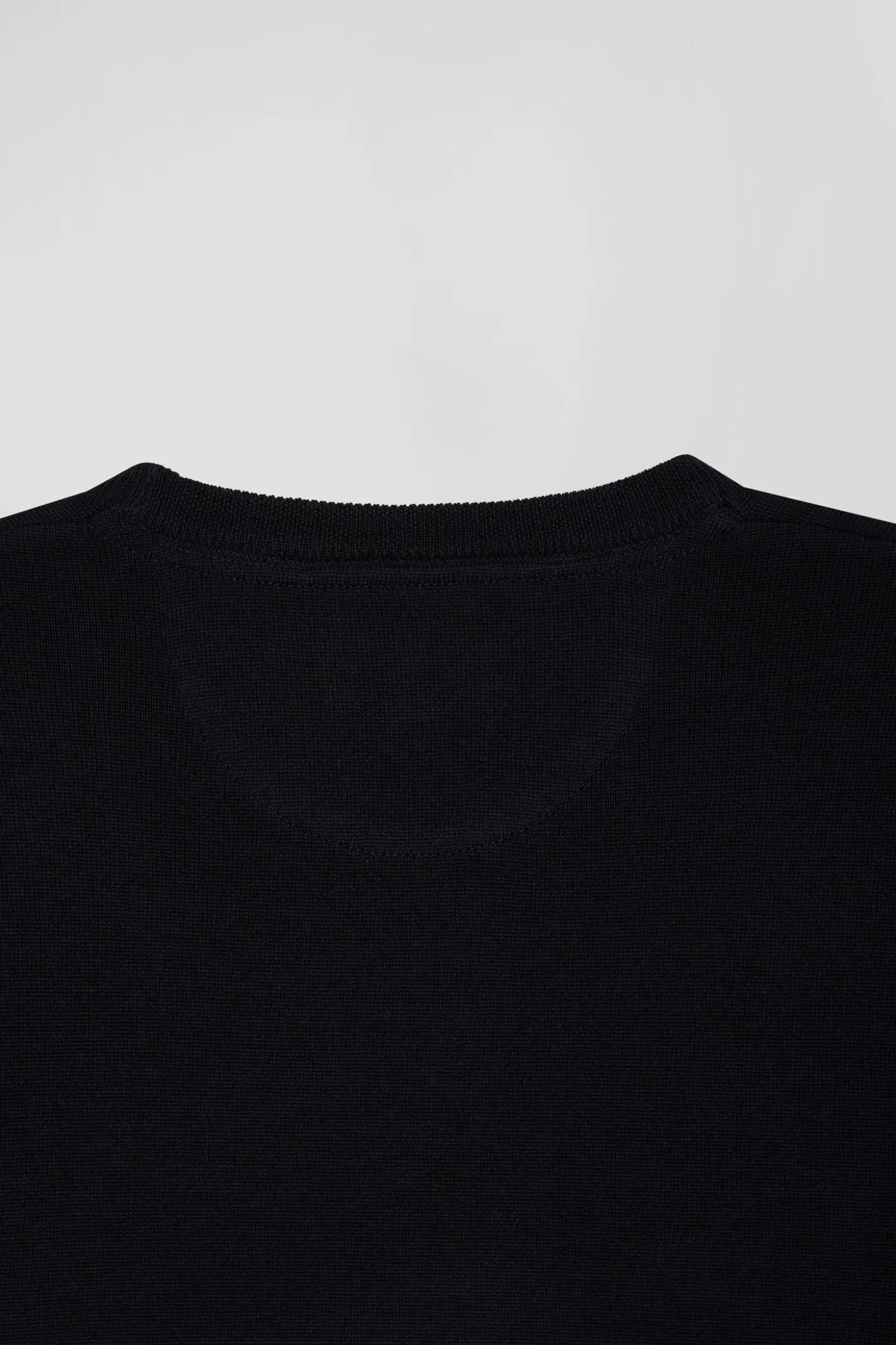 Regular navy blue merino wool V-neck jumper