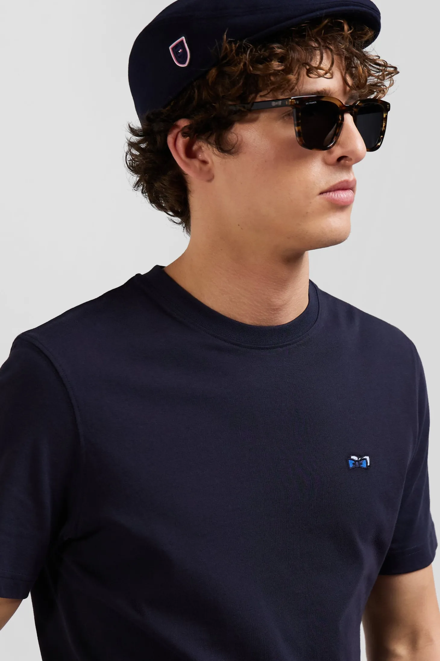 Regular navy blue short-sleeved cotton T-shirt with back embroidery