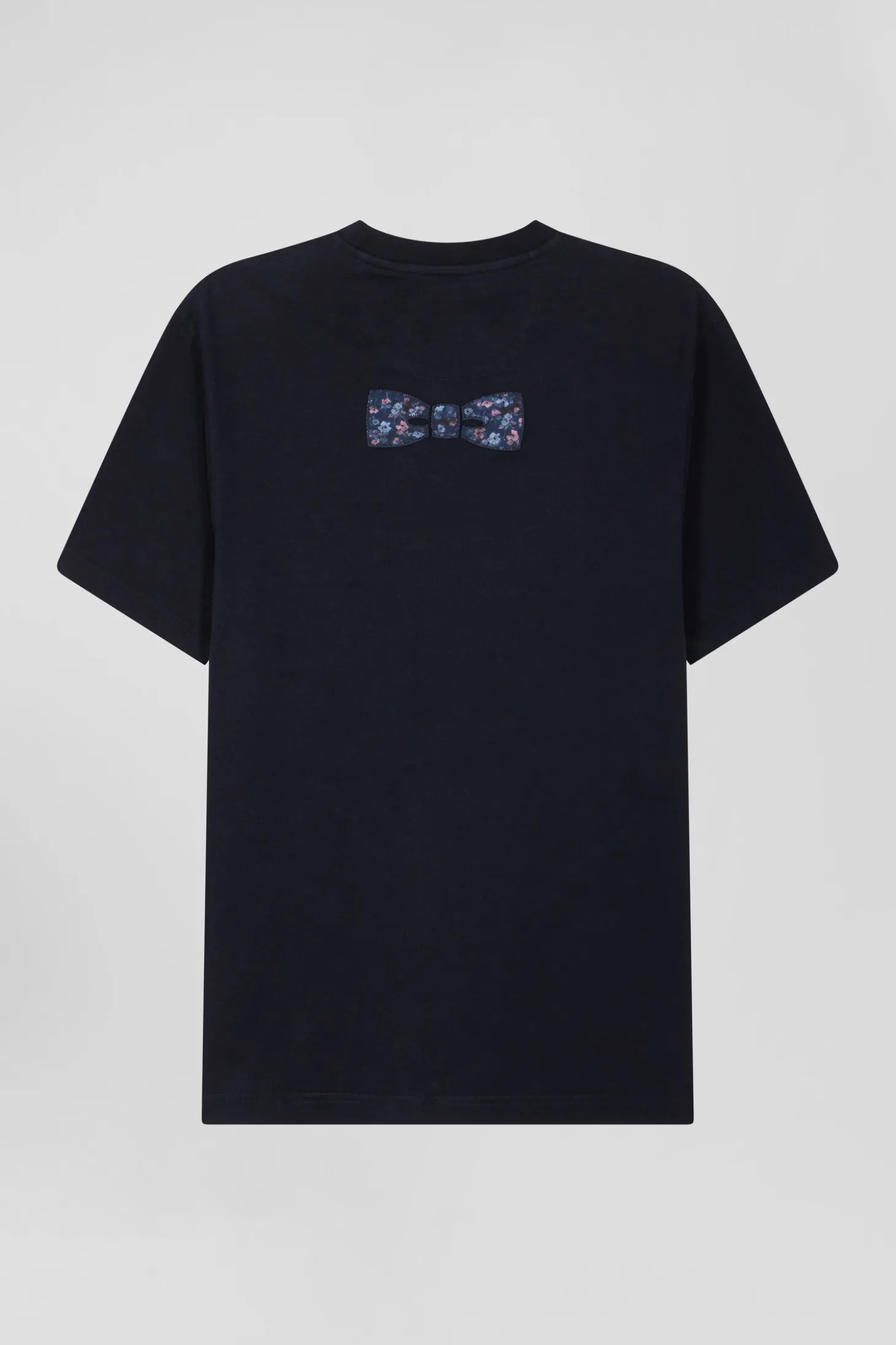 Regular navy blue short-sleeved cotton T-shirt with back patch