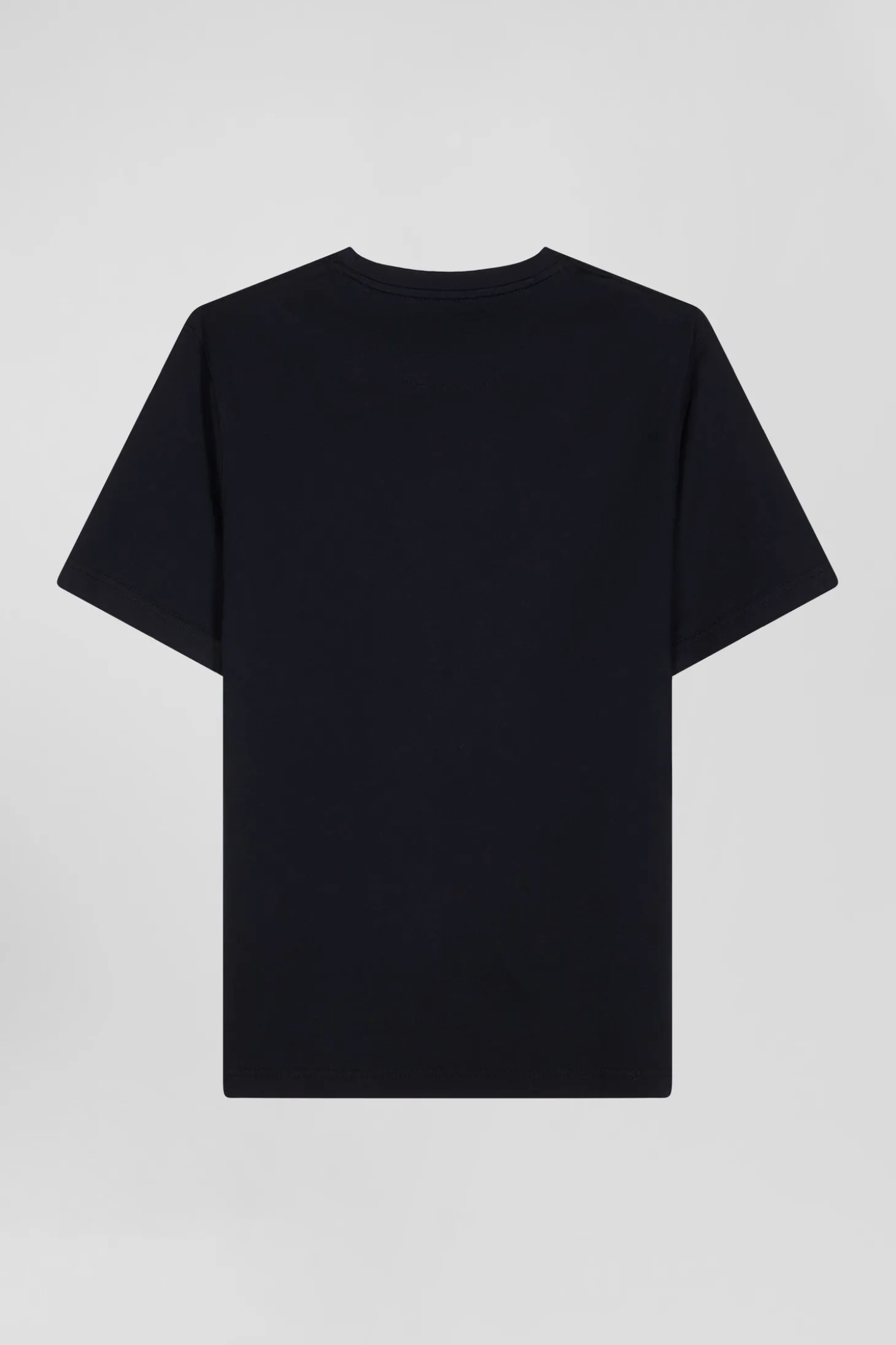 Regular navy blue short-sleeved cotton T-shirt with tie patchwork emblem