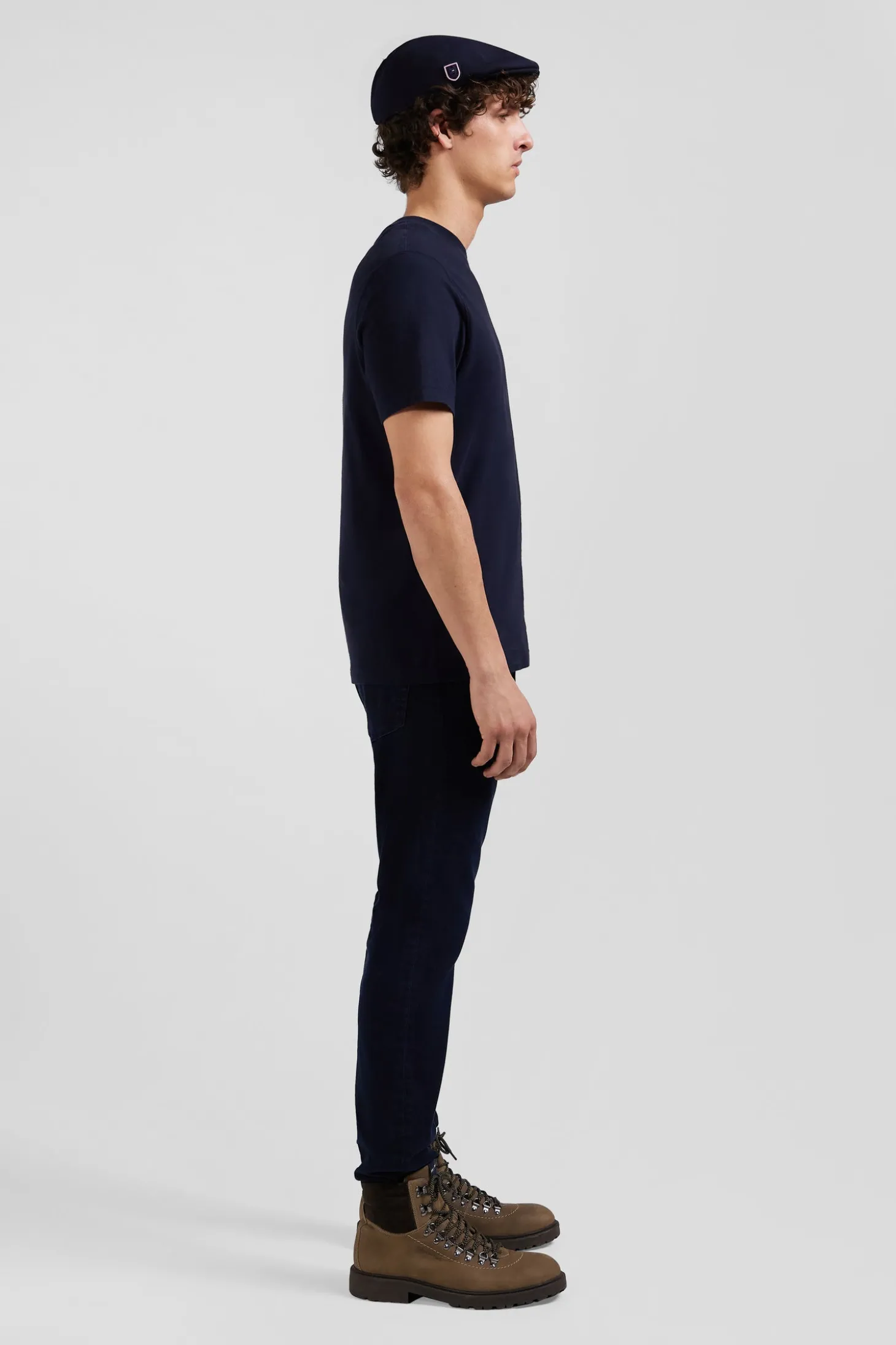 Regular navy blue short-sleeved cotton T-shirt with back patch