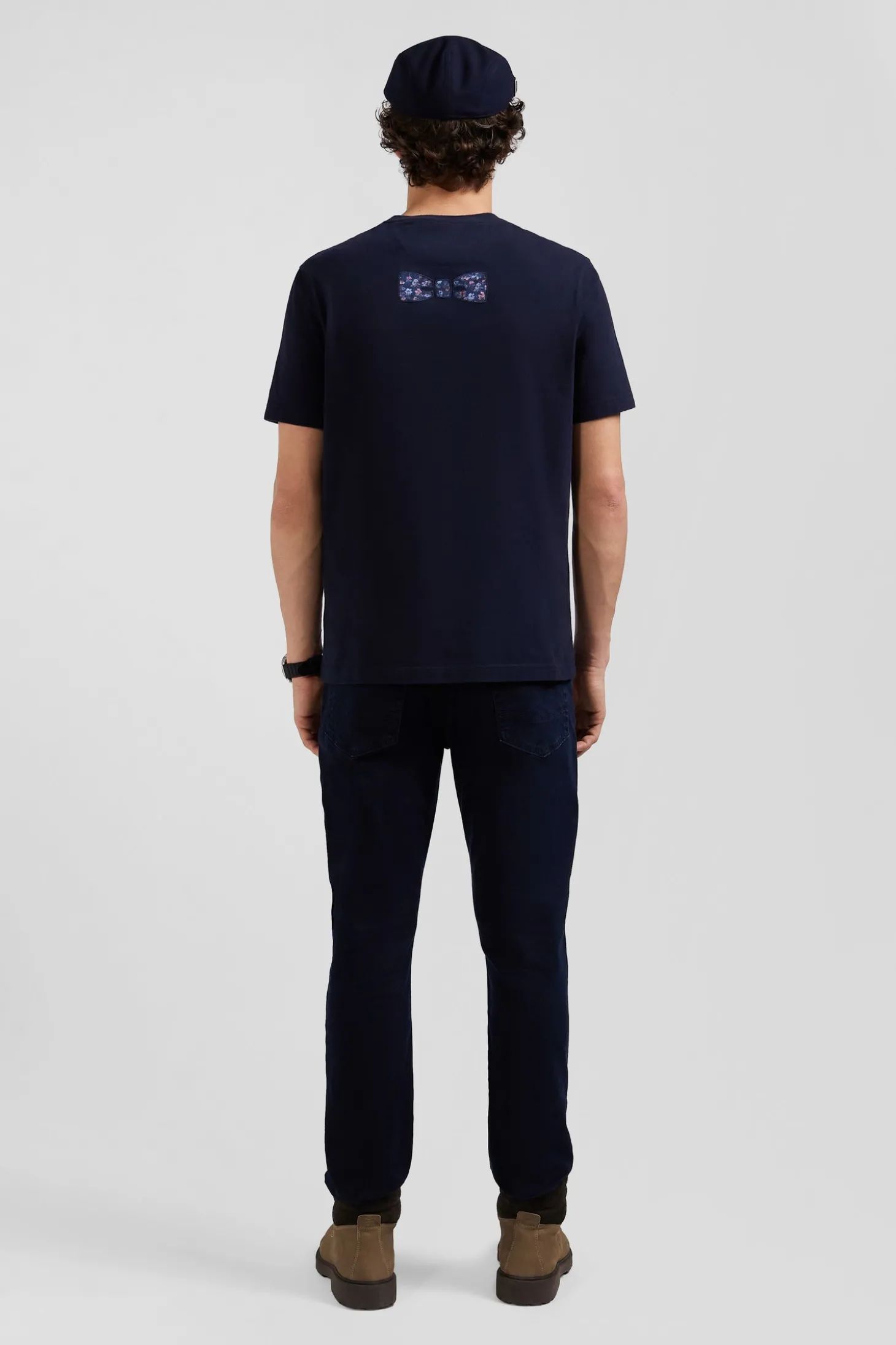 Regular navy blue short-sleeved cotton T-shirt with back patch