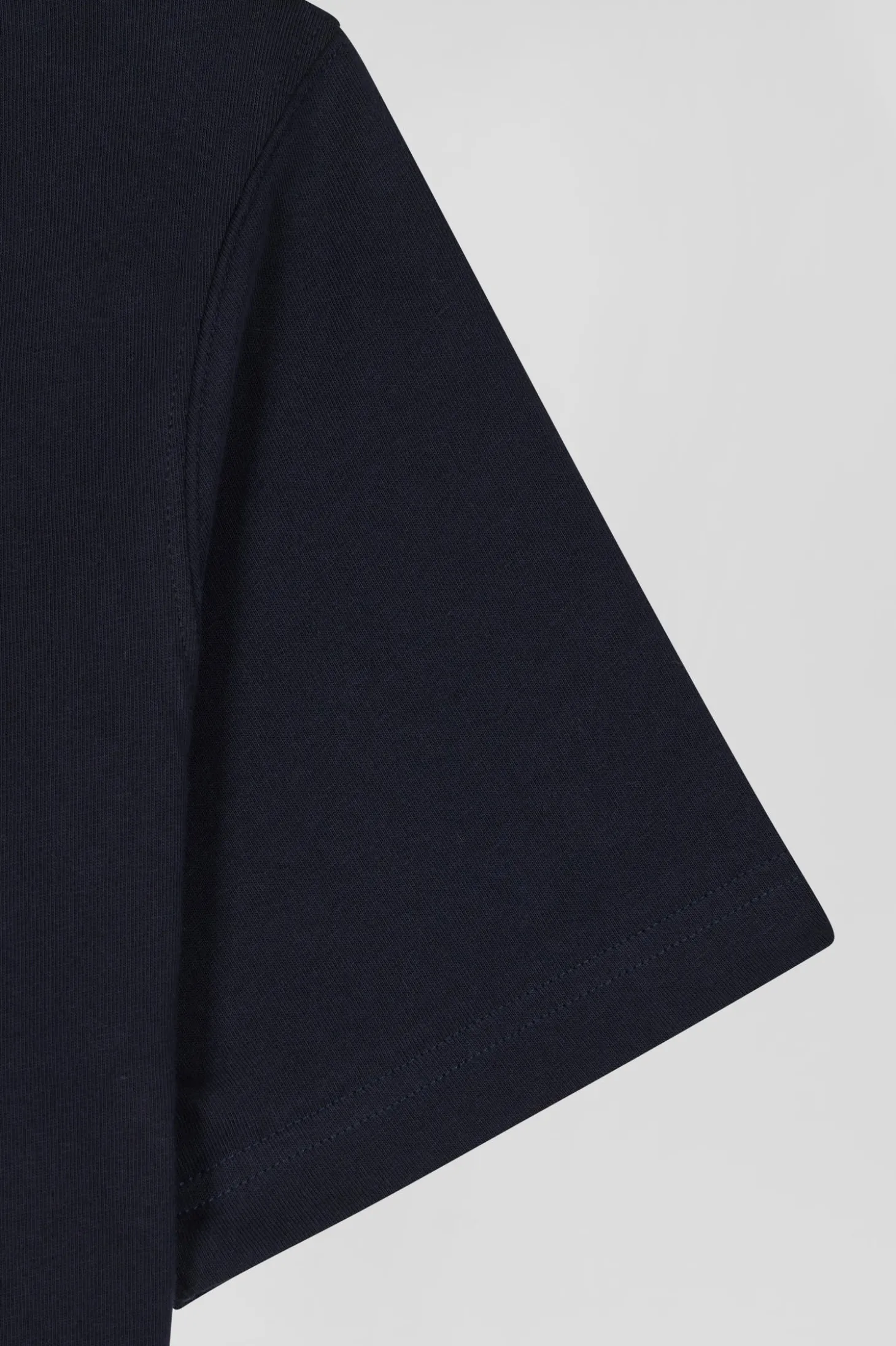 Regular navy blue short-sleeved cotton T-shirt with back embroidery