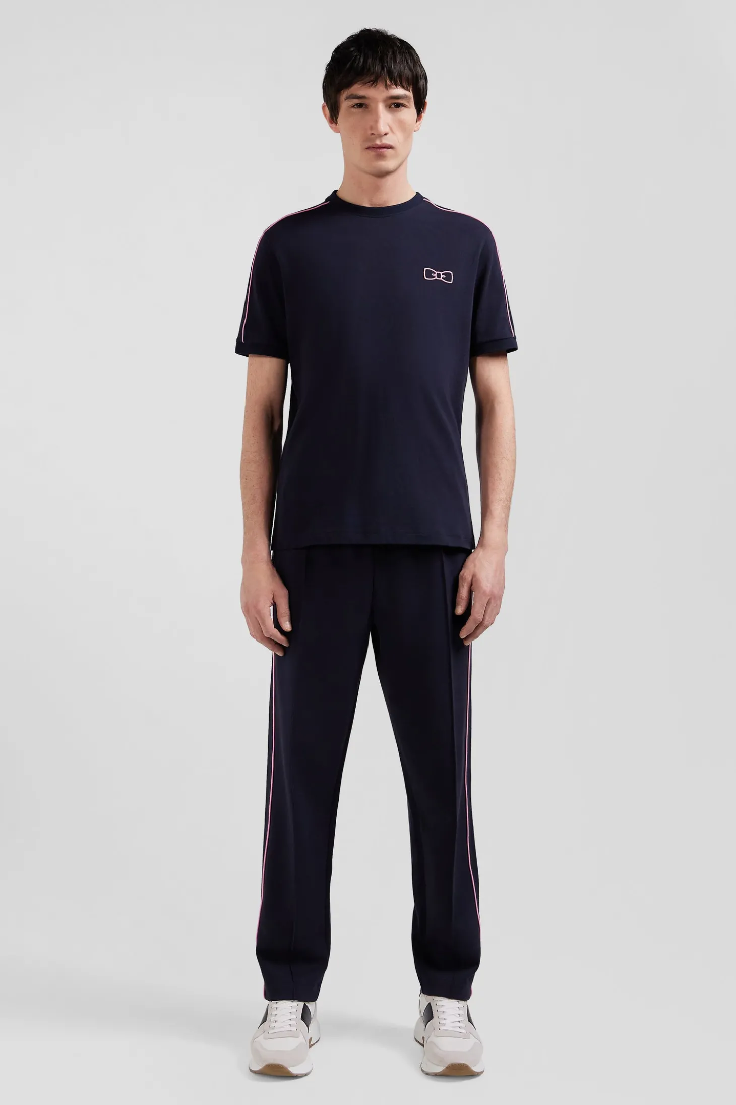 Regular navy short-sleeved cotton T-shirt with pink piping