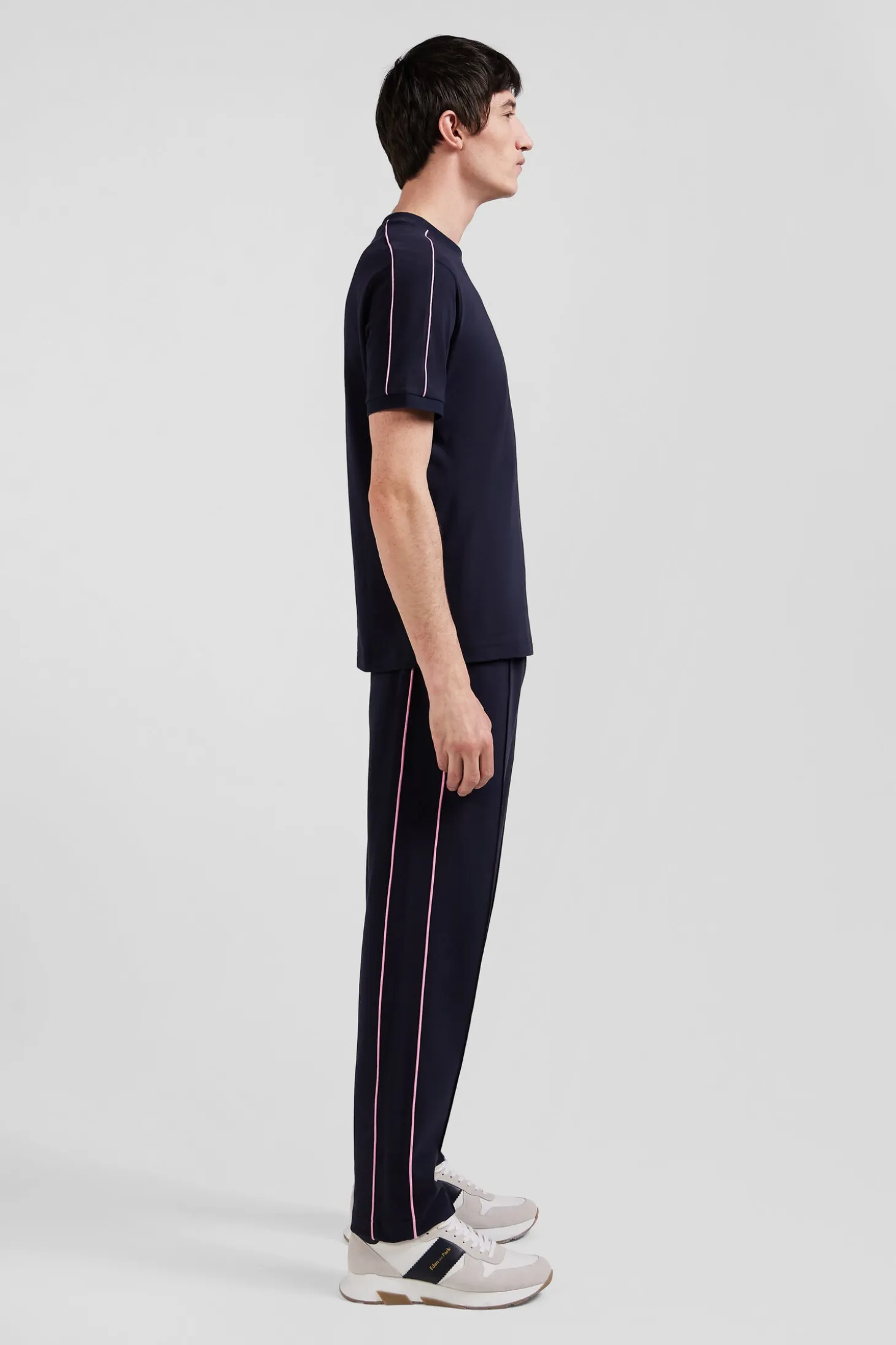 Regular navy short-sleeved cotton T-shirt with pink piping