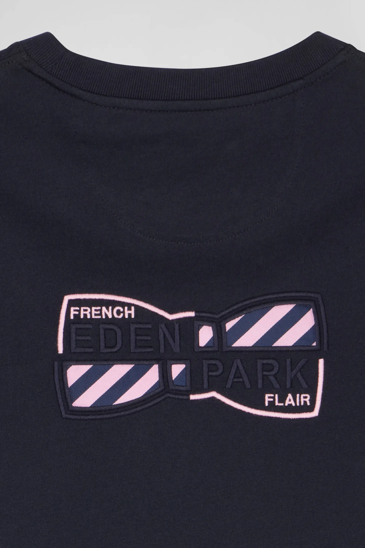 Regular navy short-sleeved cotton T-shirt with back emblem embroidery