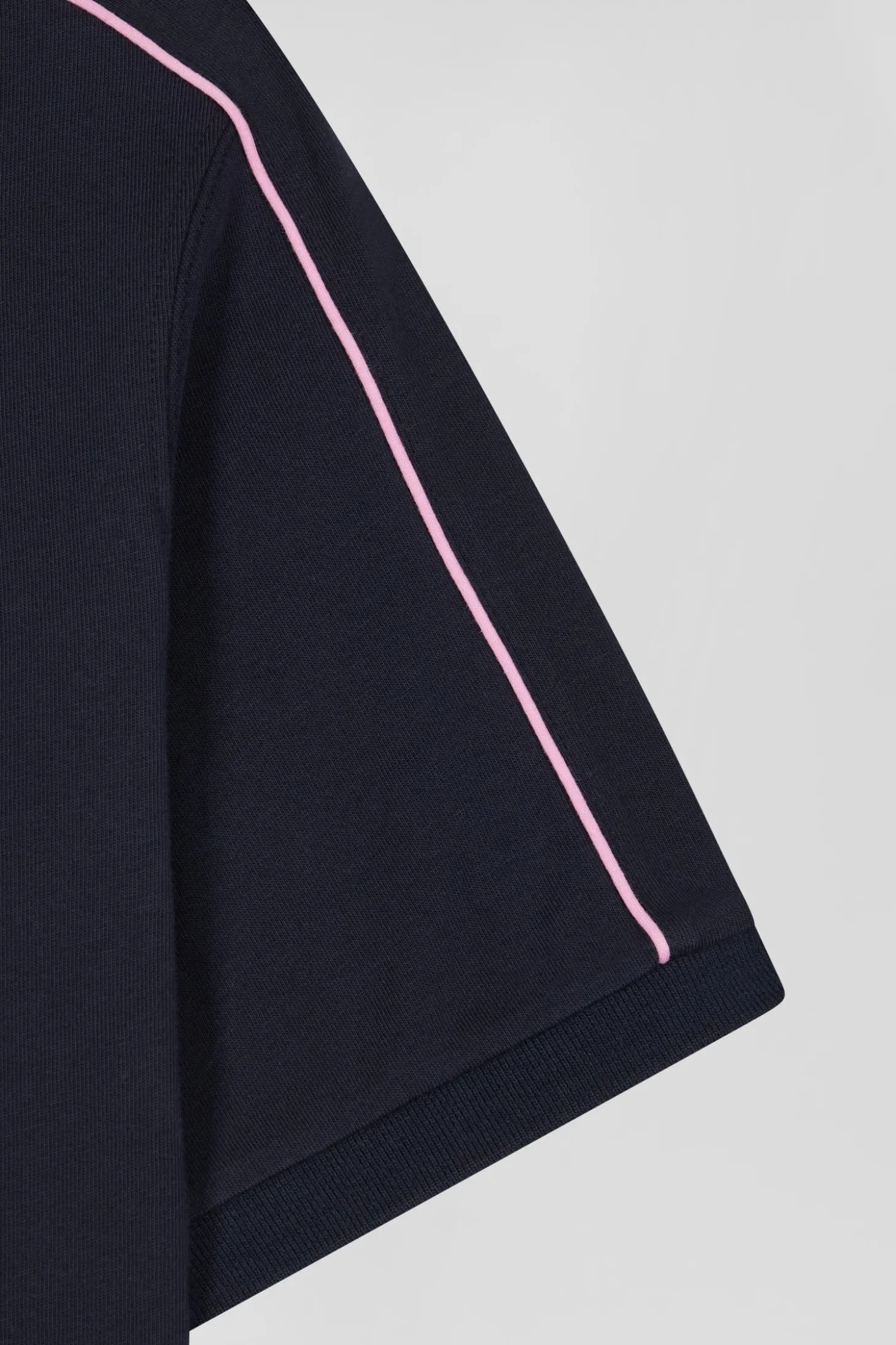 Regular navy short-sleeved cotton T-shirt with pink piping