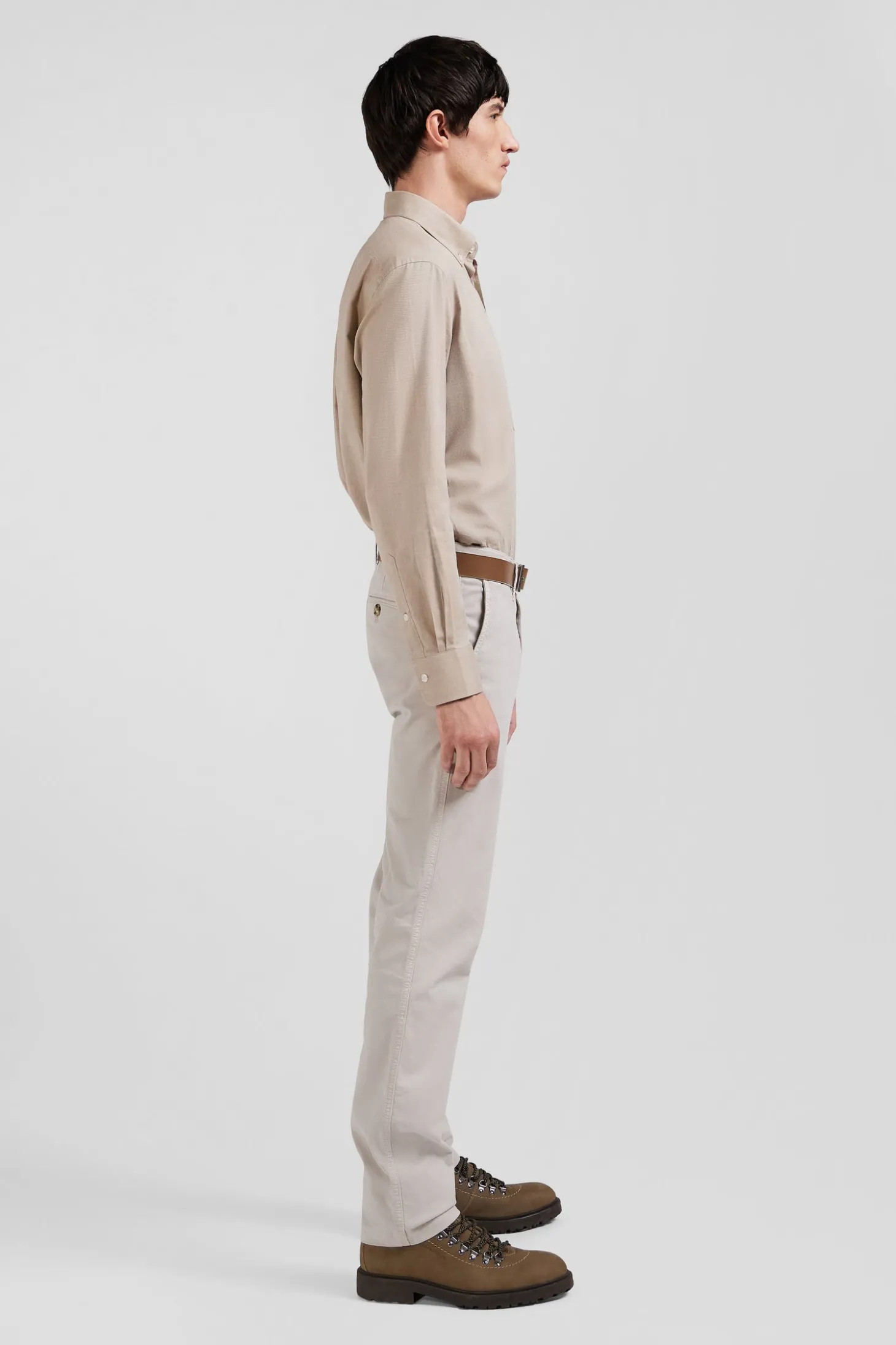 Regular plain brown cotton twill shirt with button-down collar