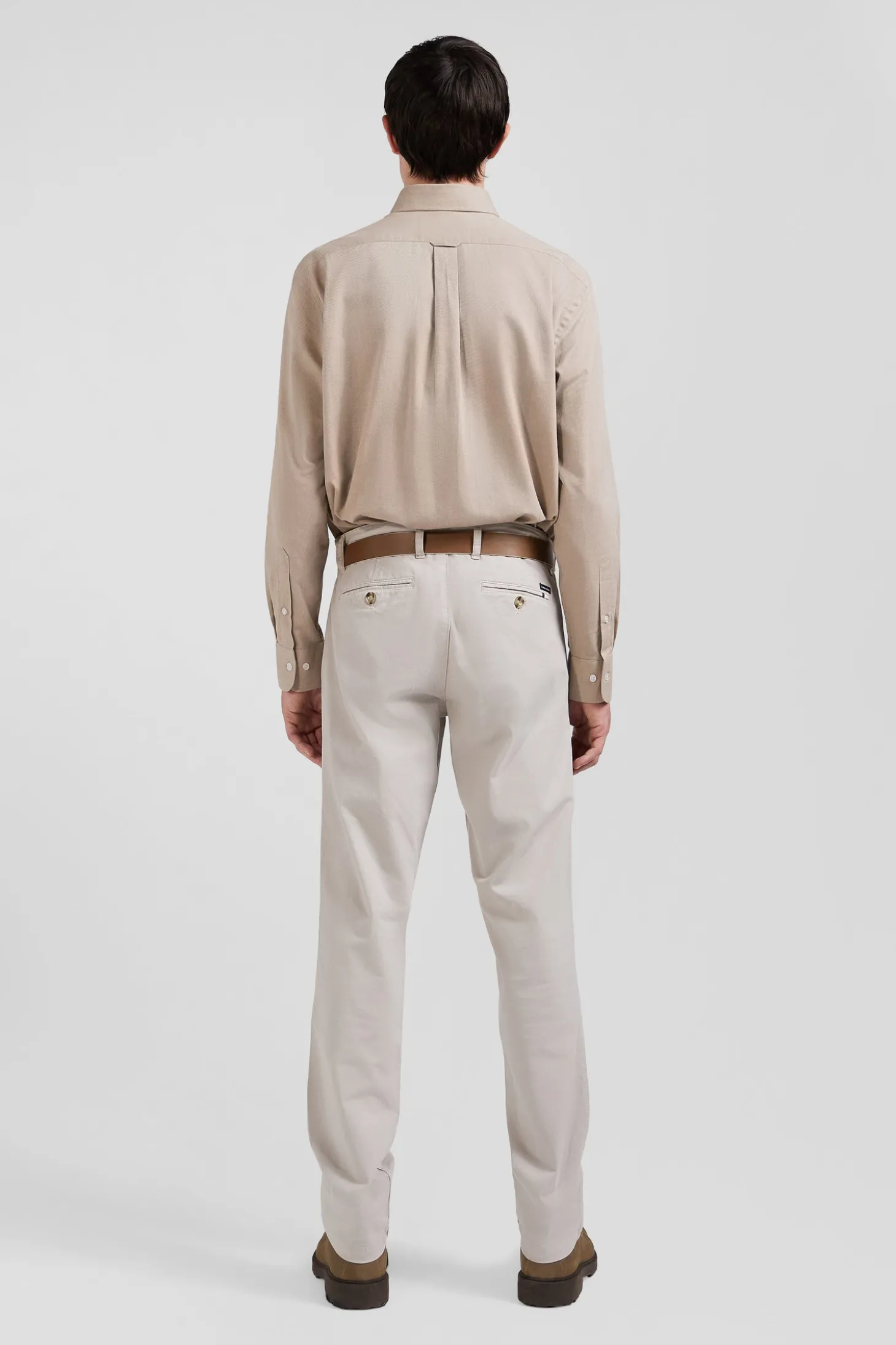 Regular plain brown cotton twill shirt with button-down collar