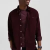 Regular plain burgundy cotton shirt with button-down collar and chest pocket
